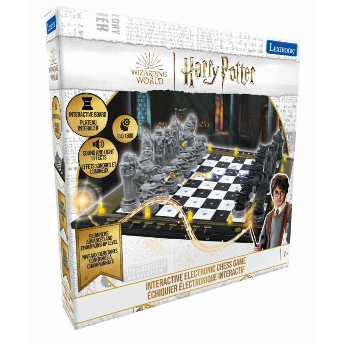 Una scatola del gioco di scacchi interattivo di Harry Potter con un set di scacchi all'interno.