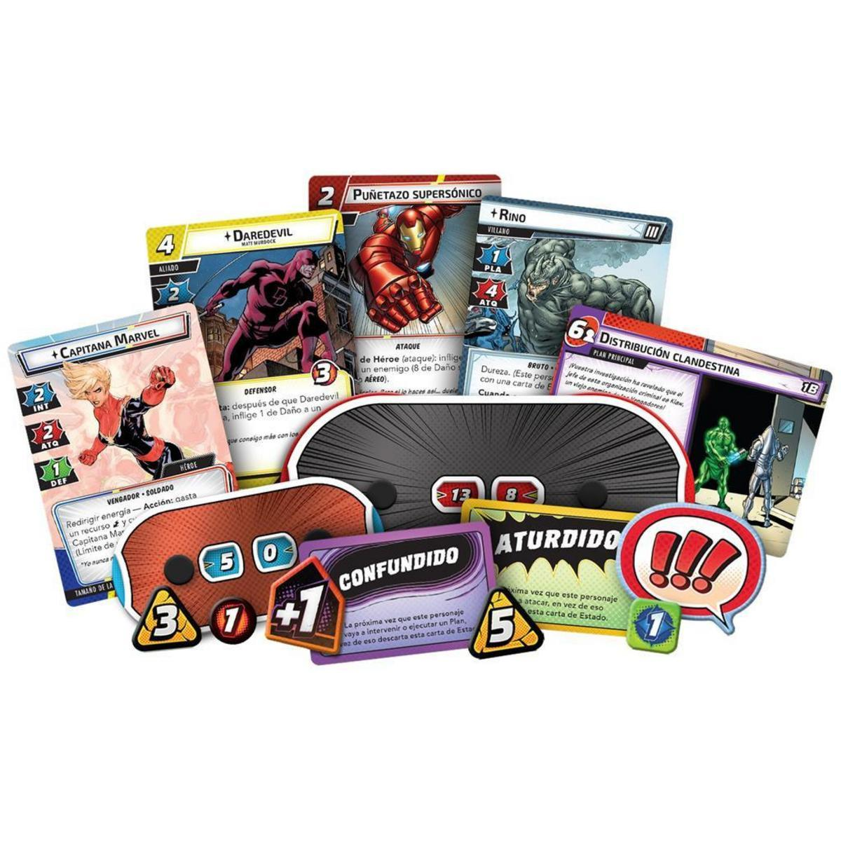 Karten mit Superhelden wie Daredevil und Captain Marvel, mit Spielmarken.