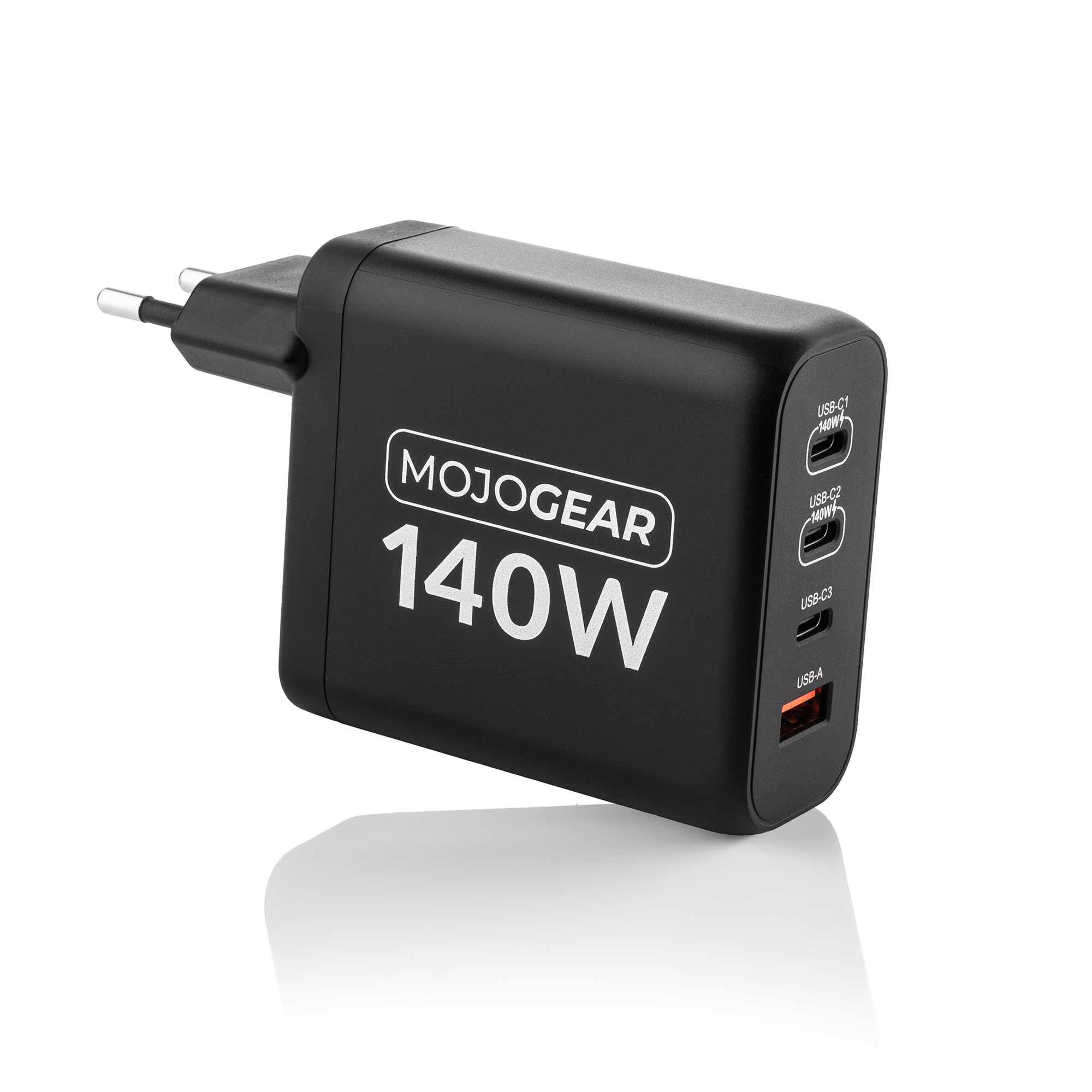 Een zwarte 140W oplader met een wit MOJOGEAR logo en meerdere USB-poorten op een witte achtergrond.