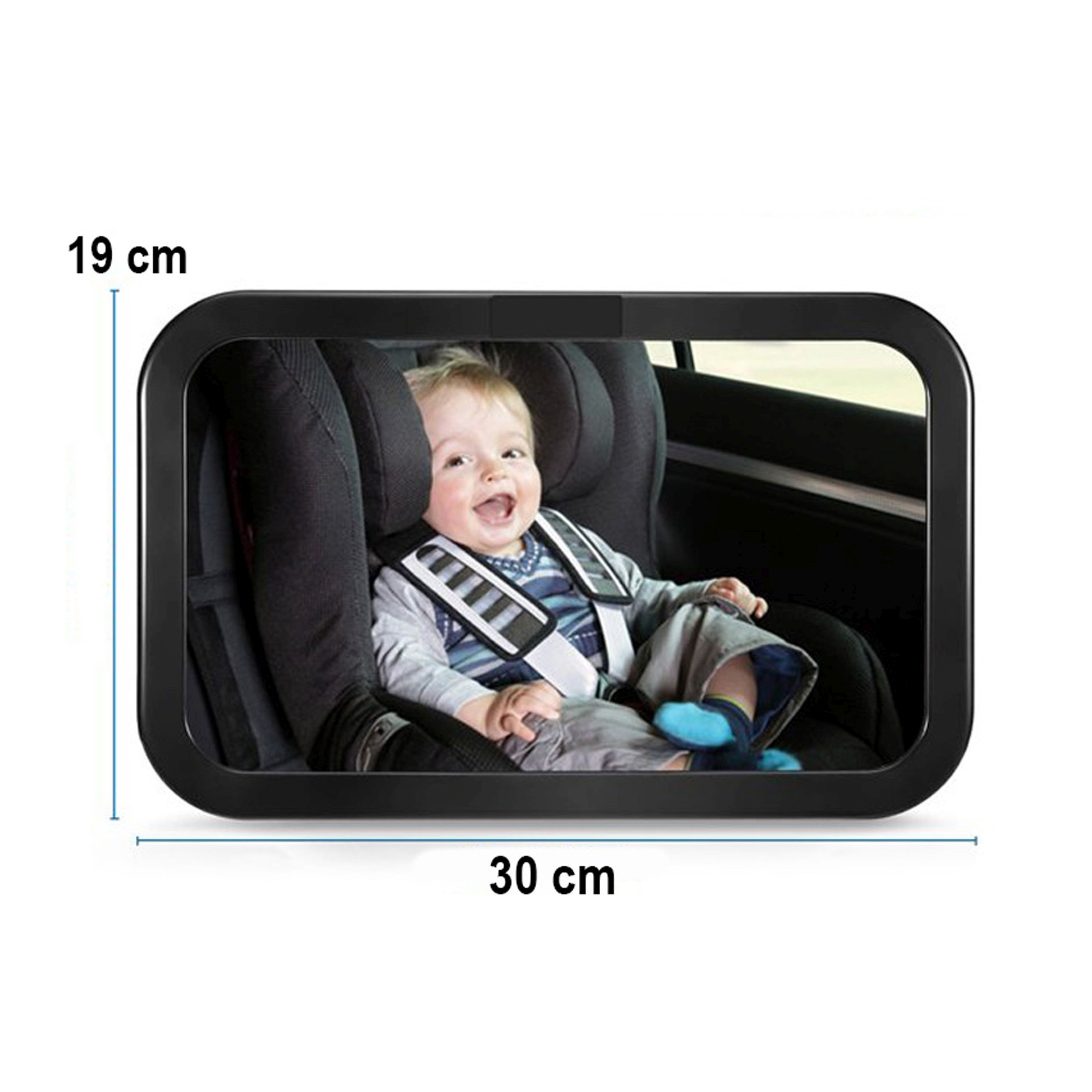 Ein Baby in einem Autositz ist in einem Rückspiegel zu sehen. Abmessungen auf dem Spiegel sind angegeben.