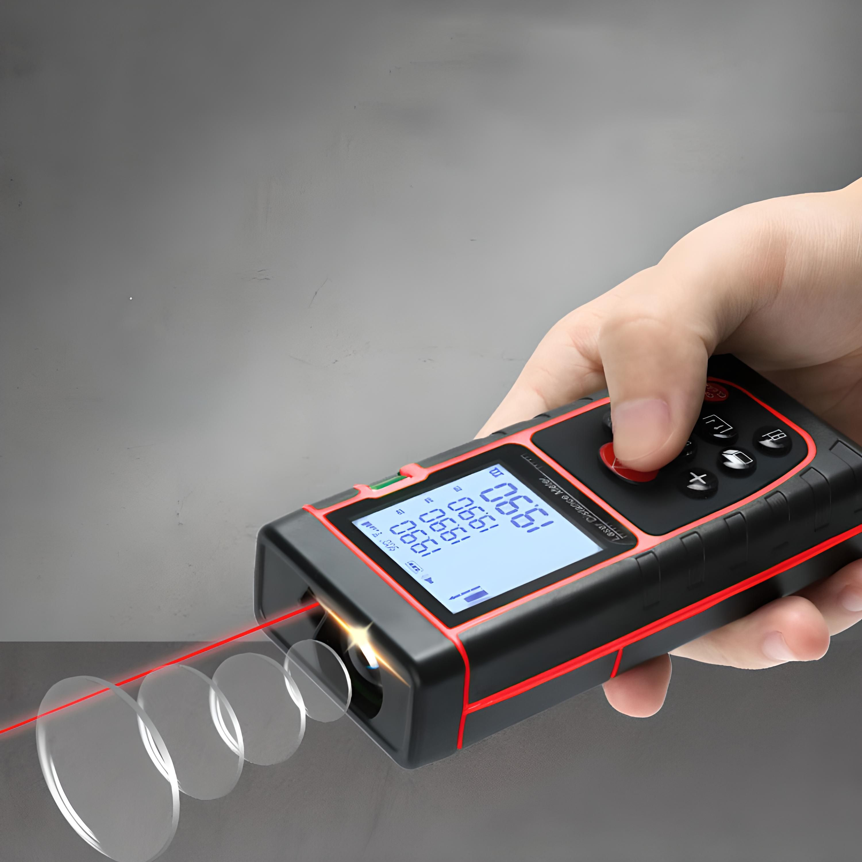 Eine Hand, die ein Laser-Entfernungsmessgerät hält, mit Digitalanzeige und emittierten roten Laserlinien.
