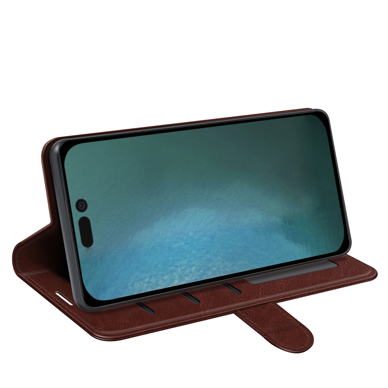 Open bruine telefoonhoes met een telefoon erin, die het scherm laat zien, op een witte achtergrond.