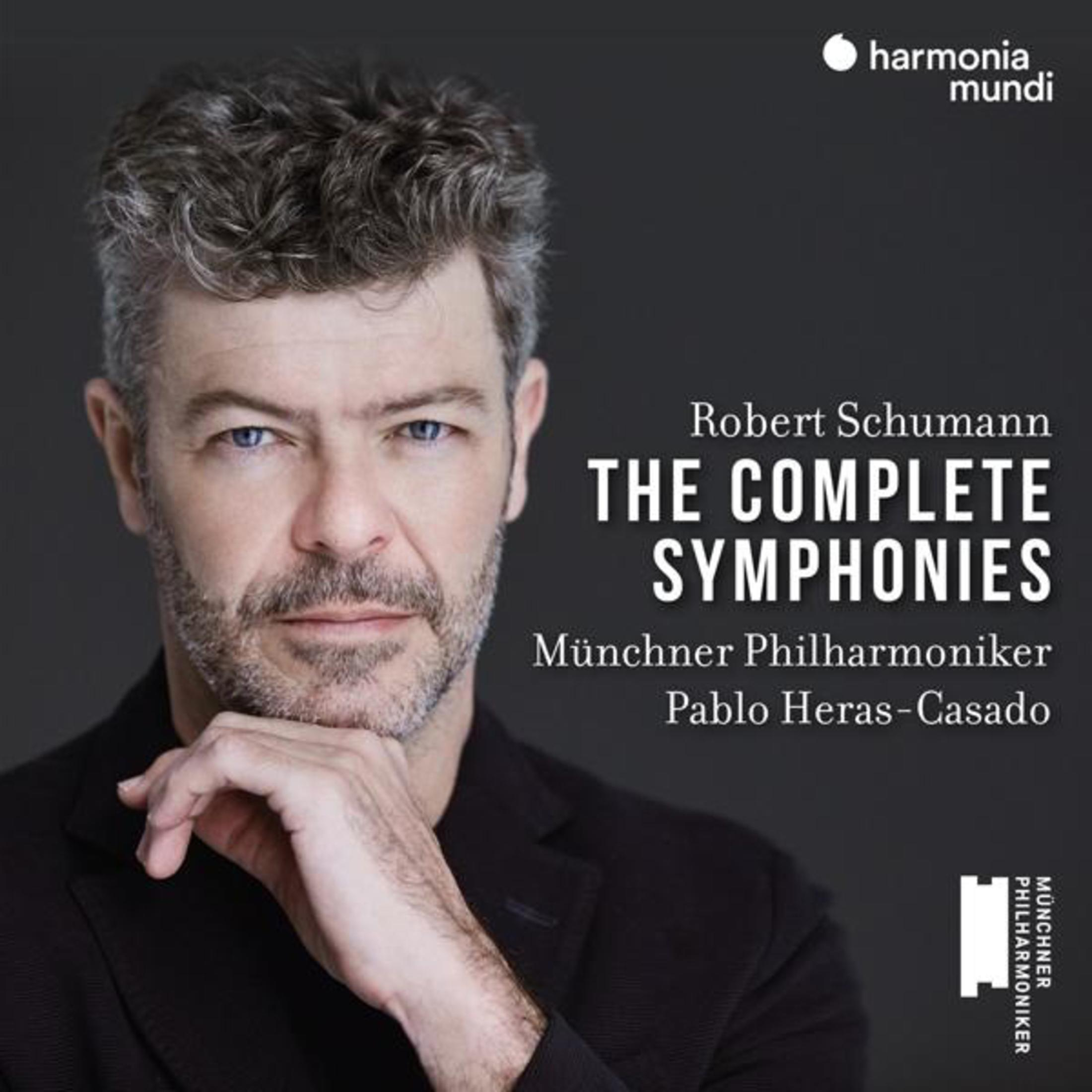 Homme aux cheveux gris courts, en costume noir. Texte : 'Robert Schumann' et 'The Complete Symphonies'.