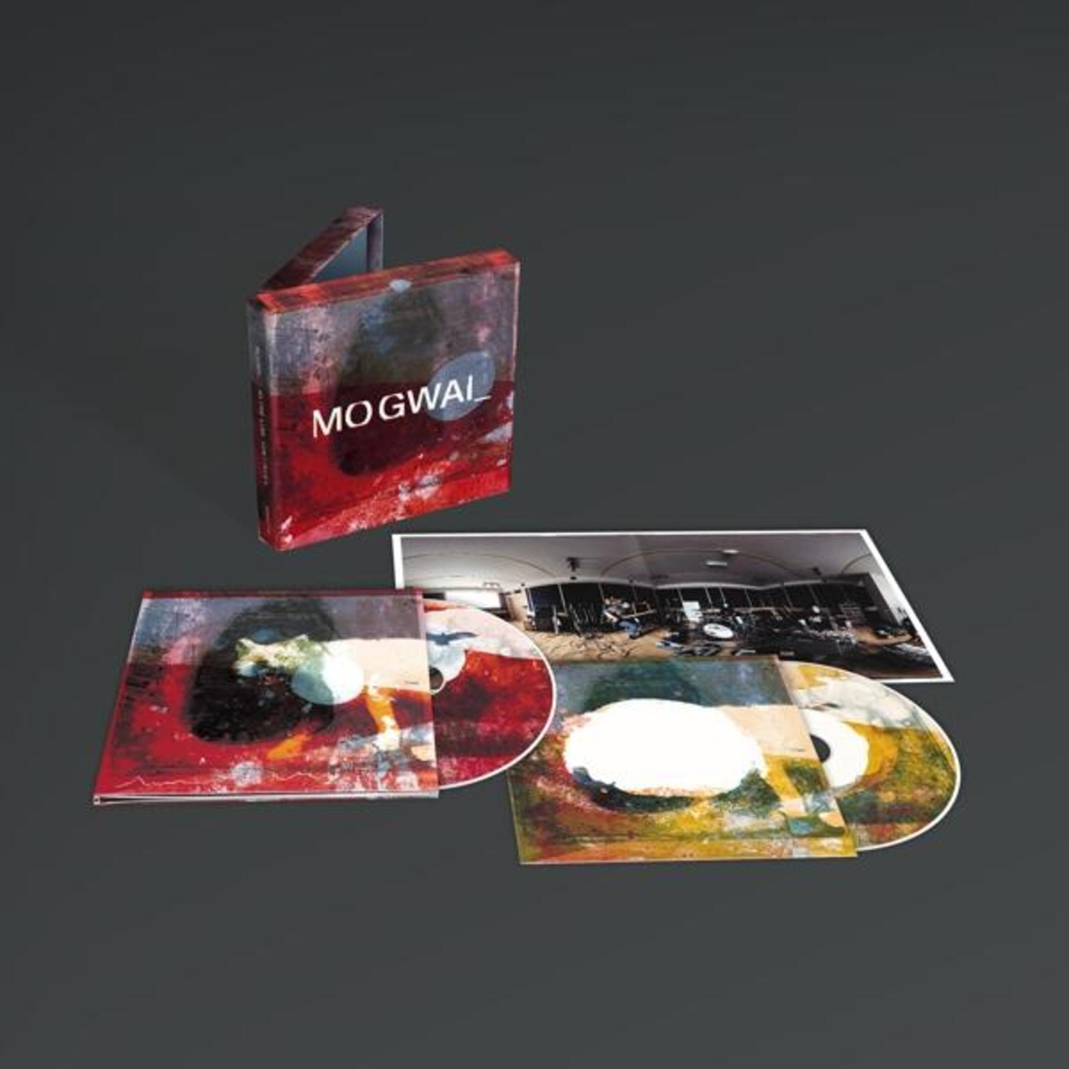 Albumhoes voor Mogwai, rode en zwarte abstracte kunst, met tekst 'MOGWAI'.
