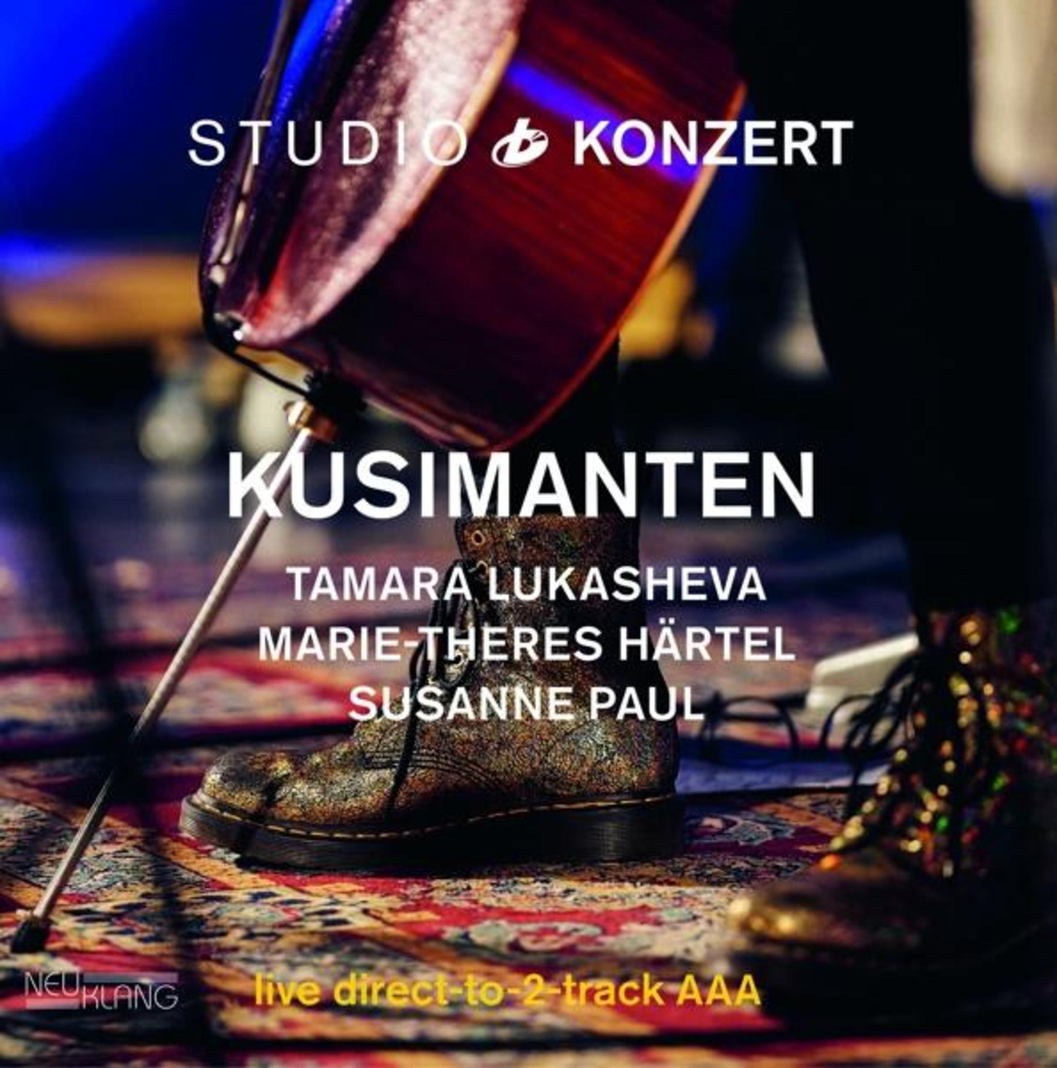 Albumhoes. Een cello, de voet van een persoon. Tekst: Studio & Konzert, Kusimanten, Marie-Theres Härtel, etc.