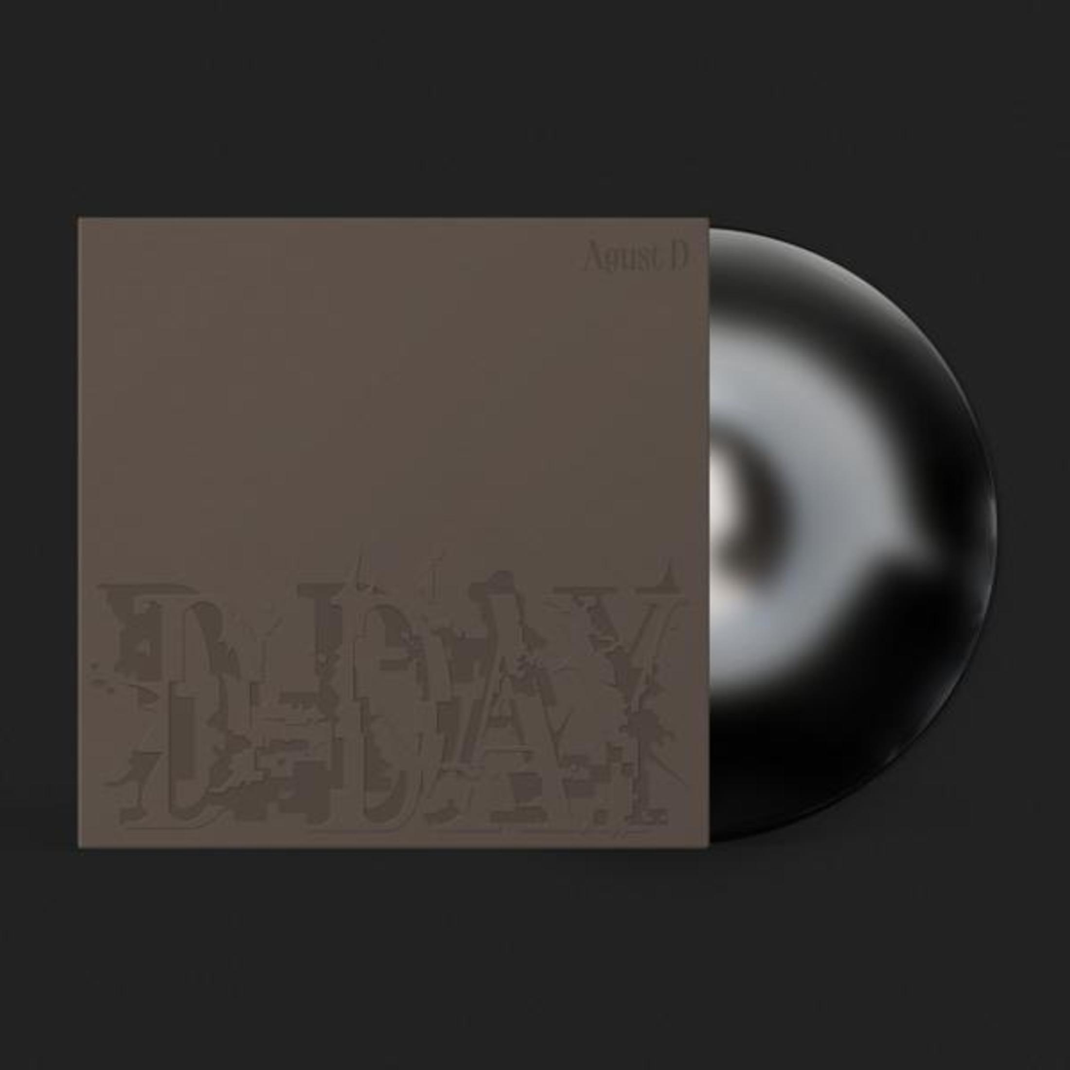 Albumcover mit braunem Hintergrund und schwarzer Schallplatte. Der Albumtitel lautet "D-DAY".
