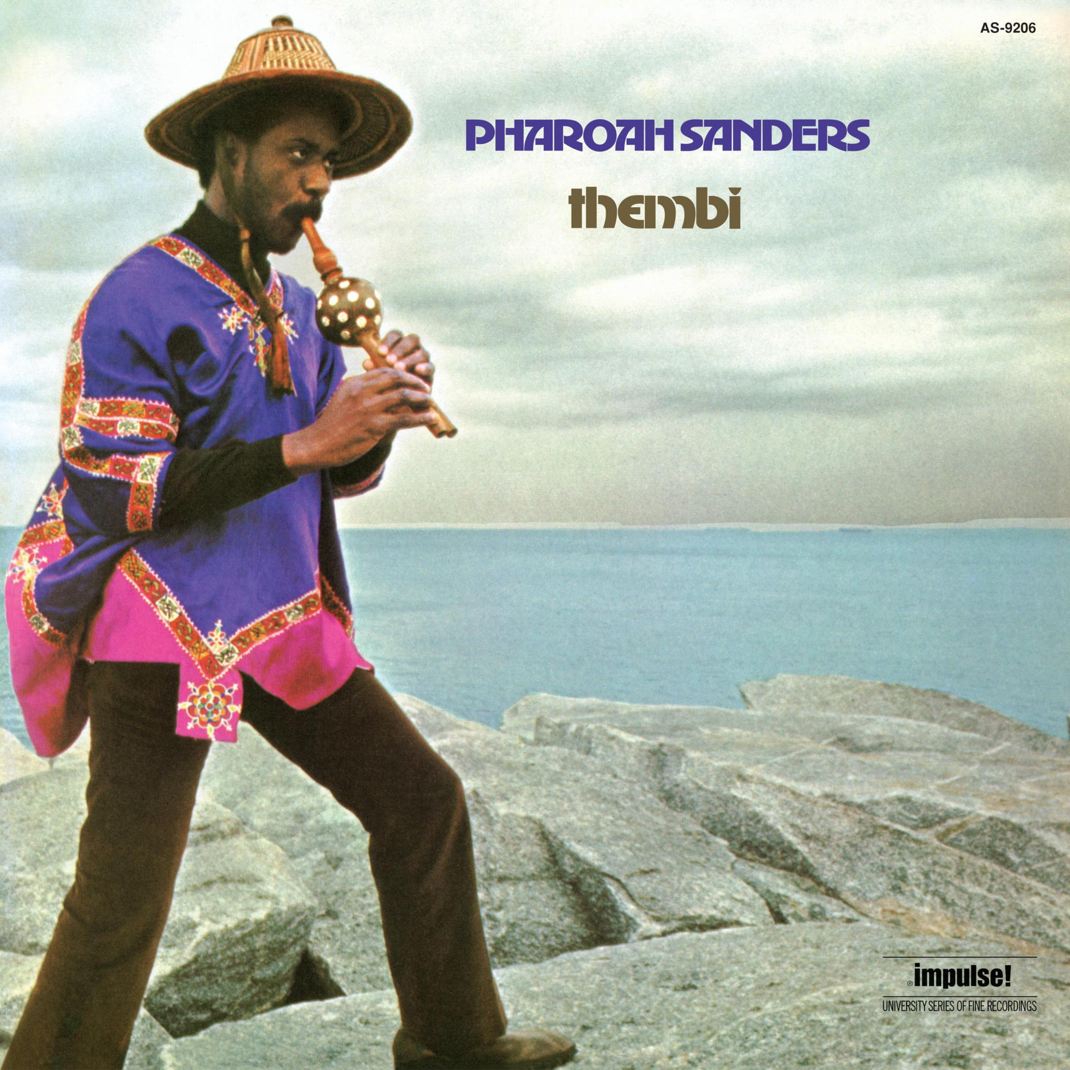 Copertina dell'album: Uomo che suona il flauto. Sfondo blu e beige. Testo: 'Pharoah Sanders' e 'Thembi'.