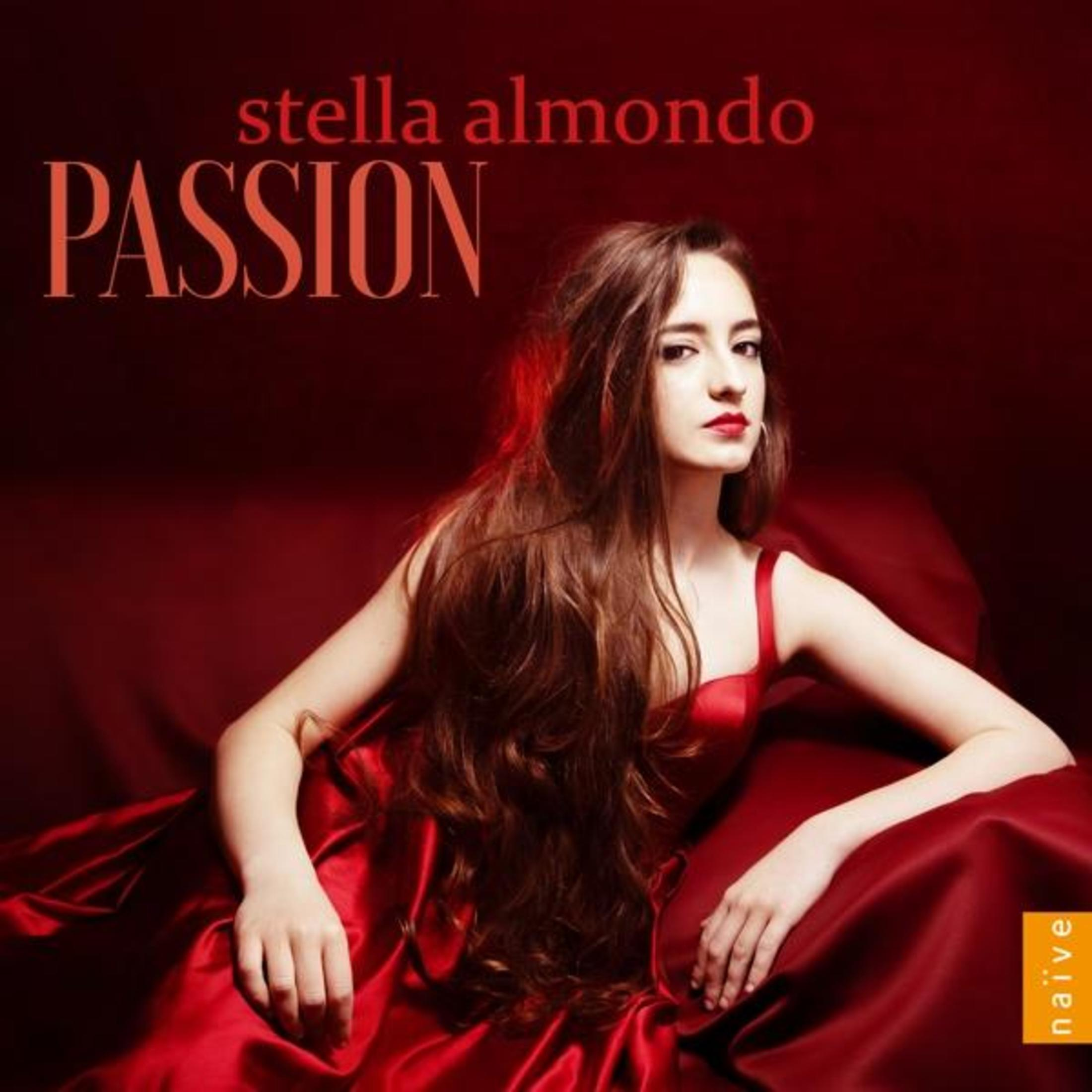 Donna in abito rosso, copertina dell'album. Sfondo rosso con testo bianco.