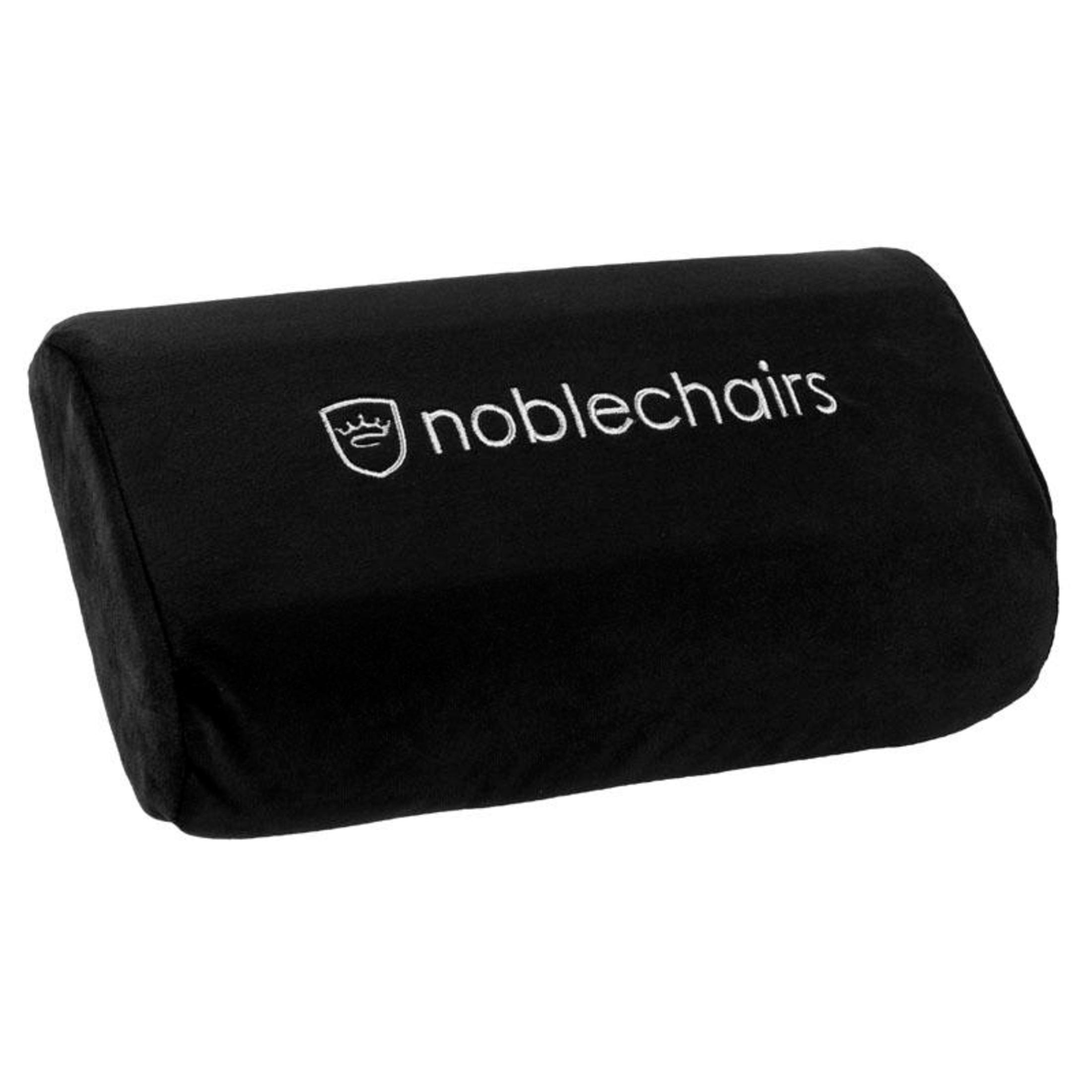 Schwarzes, rechteckiges noblechairs Lendenkissen mit Logo.
