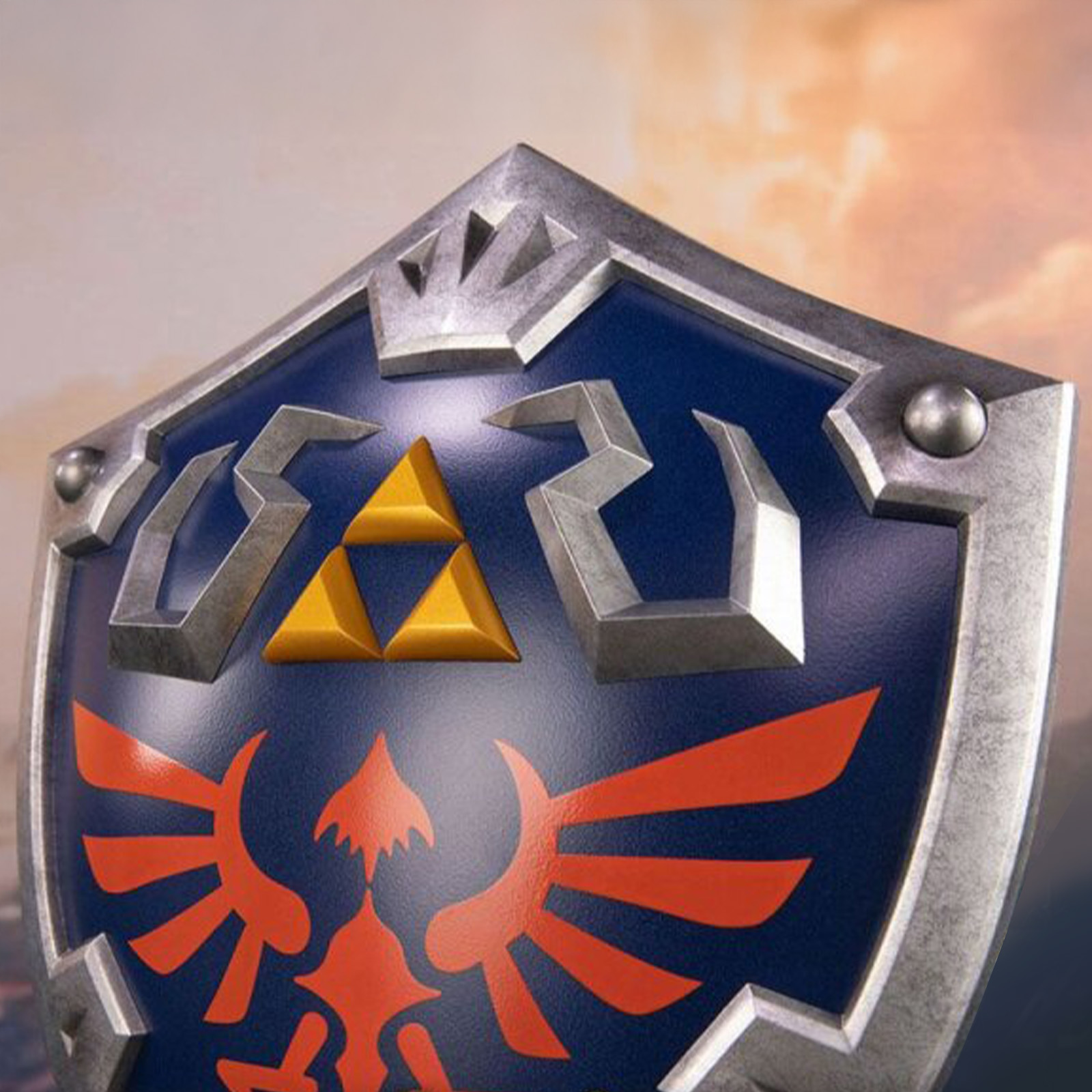 Zelda-Schild mit blauem Hintergrund, goldenem Triforce und rotem Vogelabzeichen.