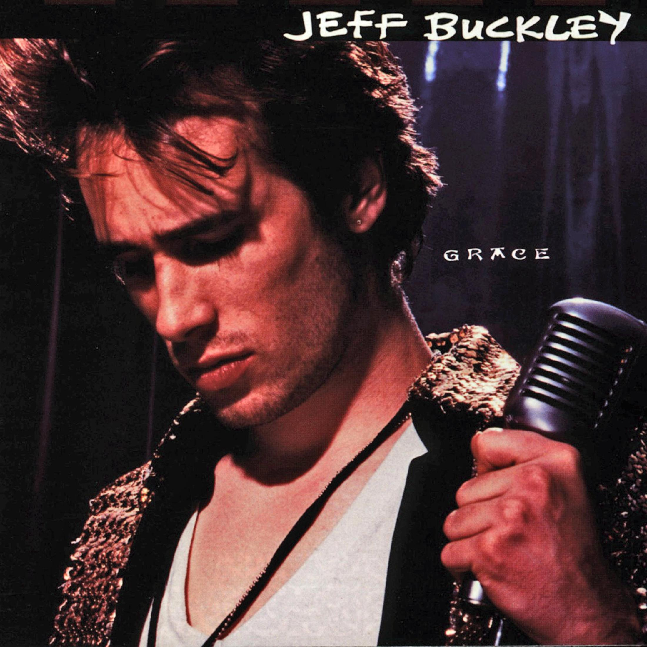 Albumcover von Jeff Buckley. Er hält ein Mikrofon und blickt nach unten. Der Albumtitel lautet 'Grace'.