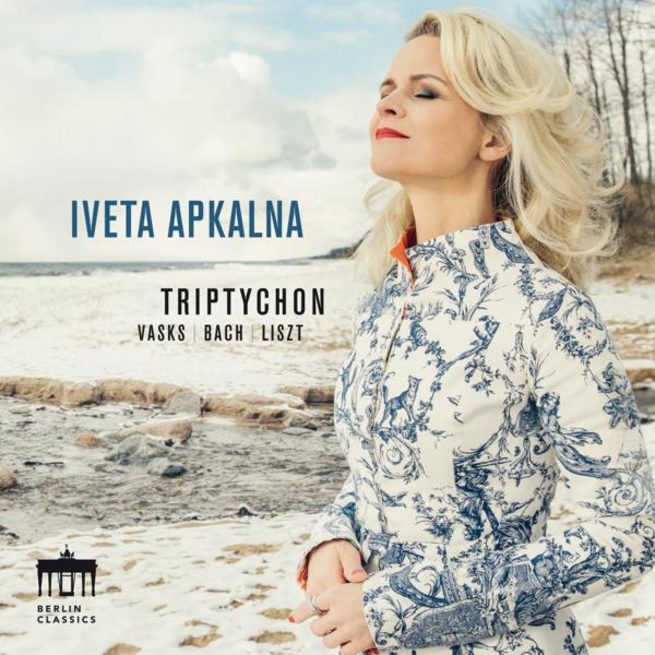 Albumhoes met vrouw in jas, sneeuwlandschap. De titel is 'Iveta Apkalna: Triptychon'.