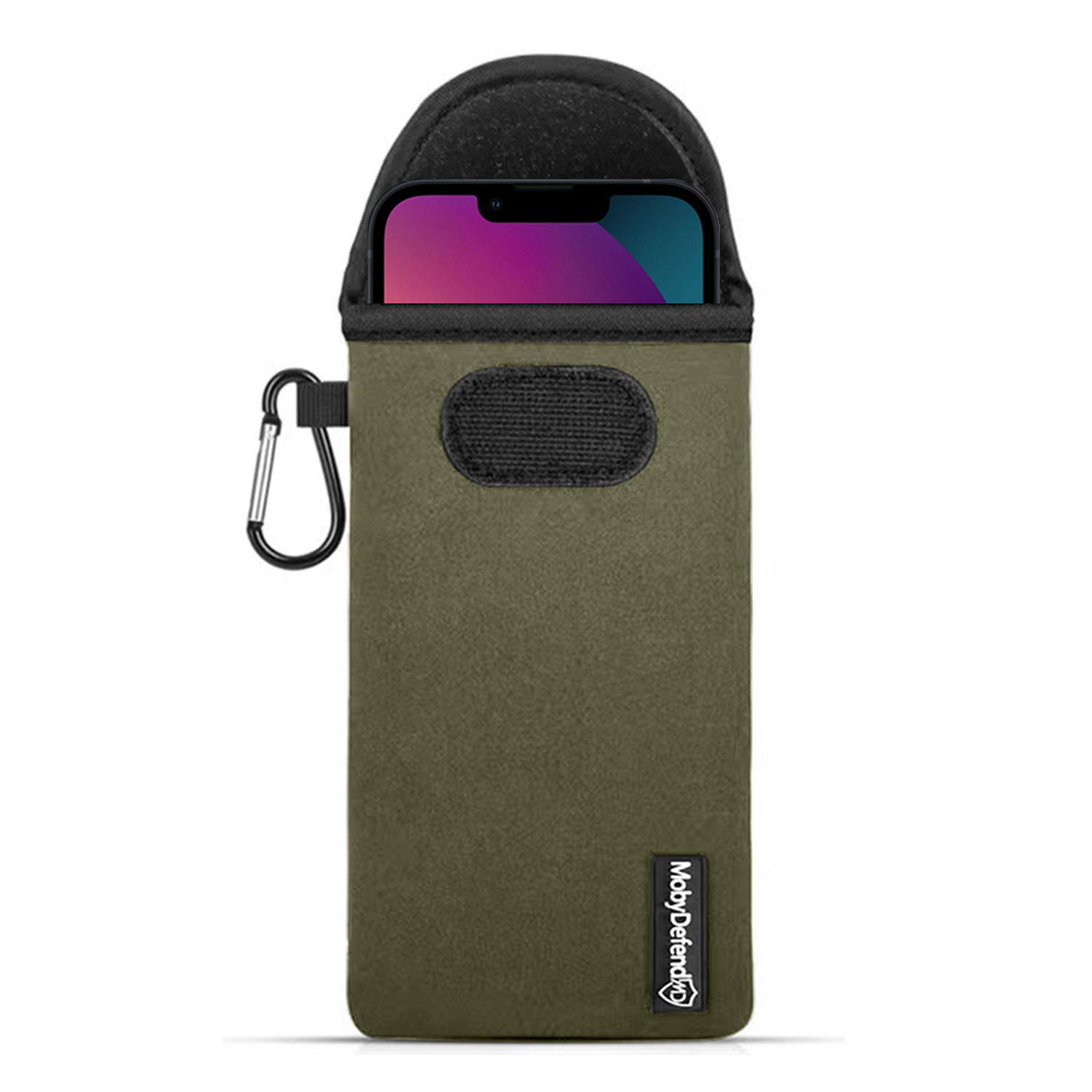 Een olijfgroene telefoonsleeve met een zwarte bovenkant. Er is een zwarte karabijnhaak bevestigd.