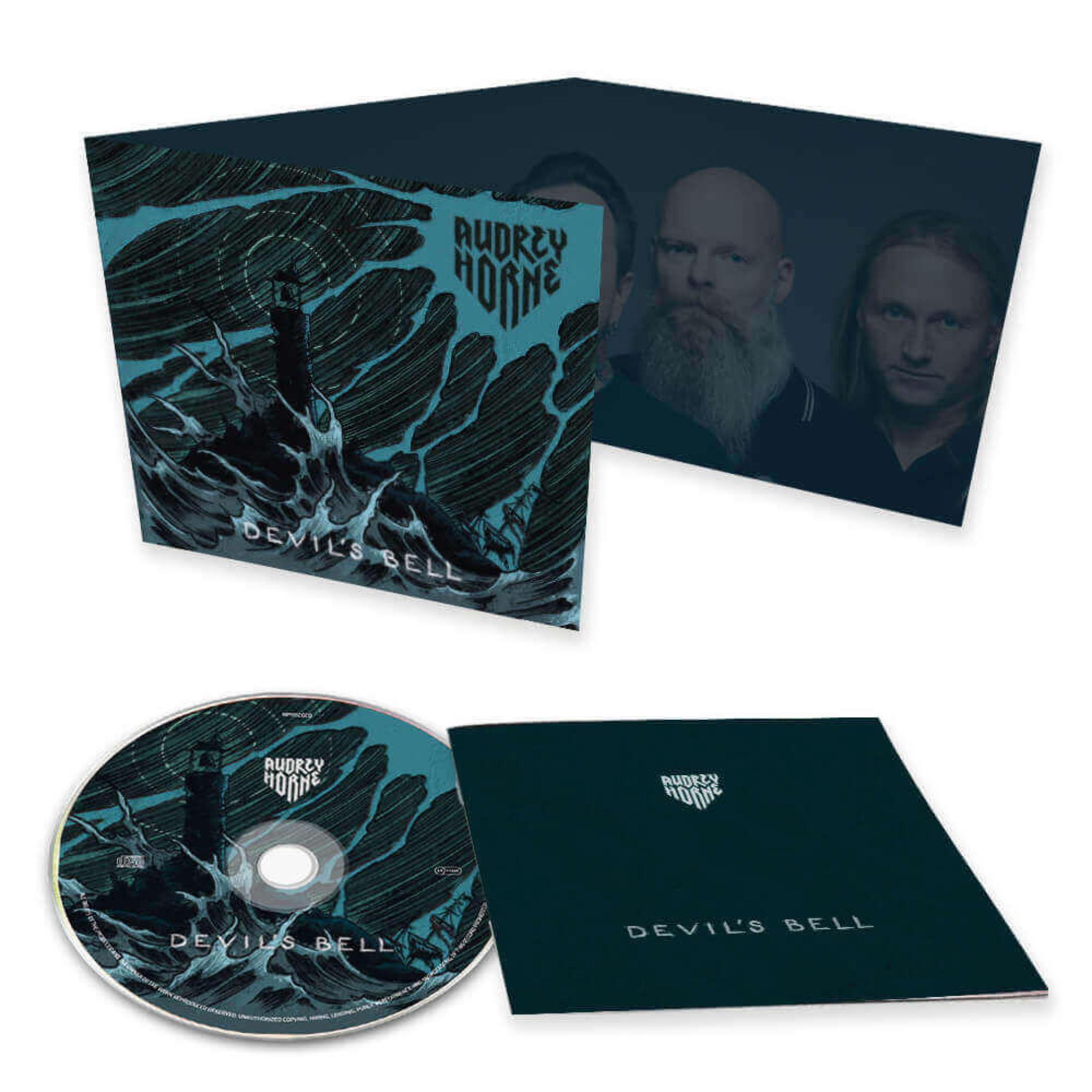 Set dell'album Devil's Bell di Audrey Horne. Include un CD e un libretto con i membri della band.