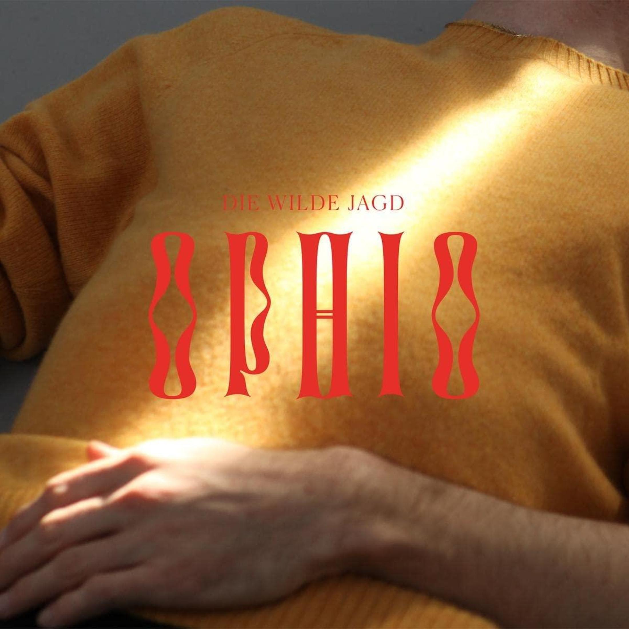 Copertina dell'album: Torso di una persona con un maglione giallo, con la parola rossa 'Phi' sovrapposta. Illuminato dal sole.