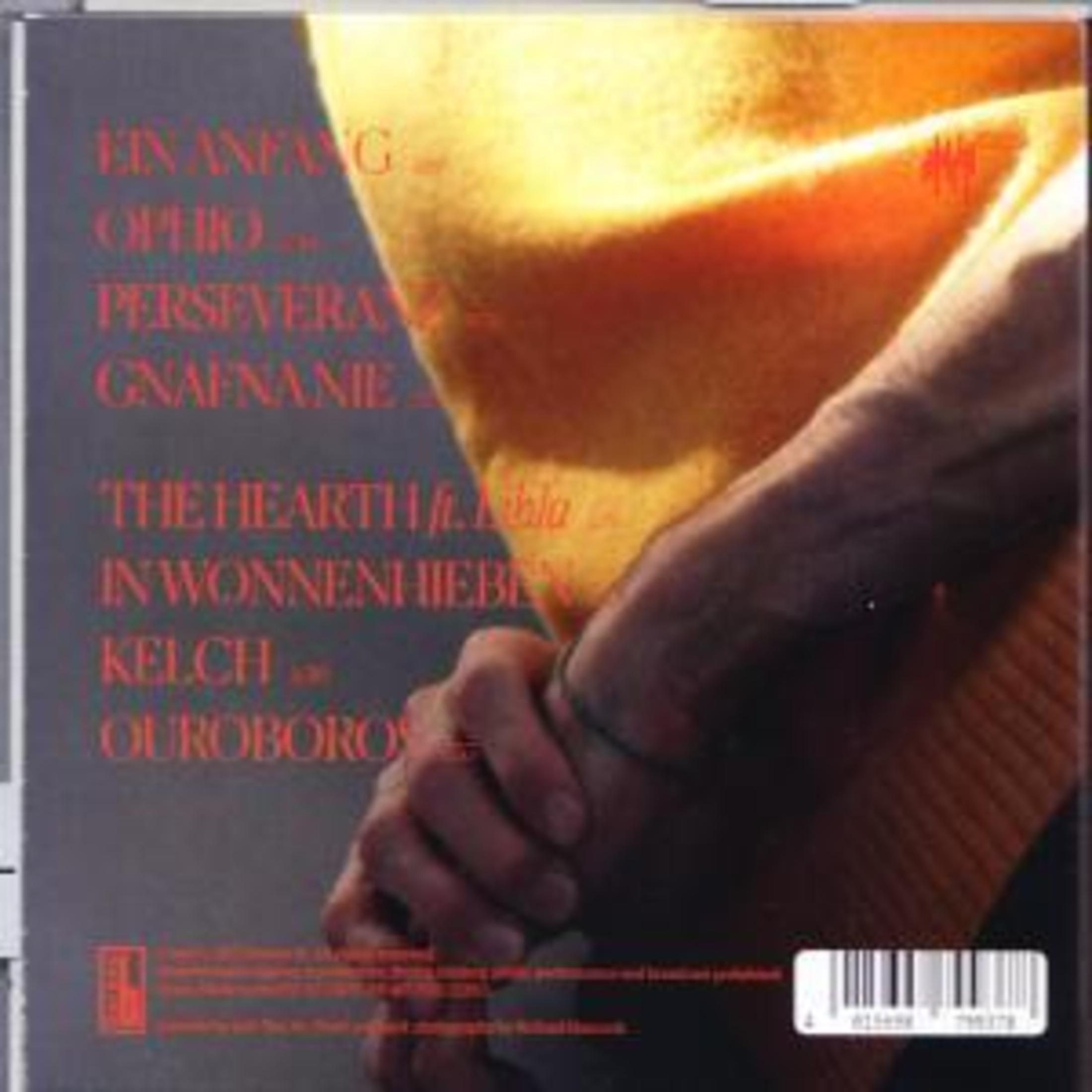 Copertina dell'album con testo rosso, una mano che tiene qualcosa. La copertina è gialla e arancione.
