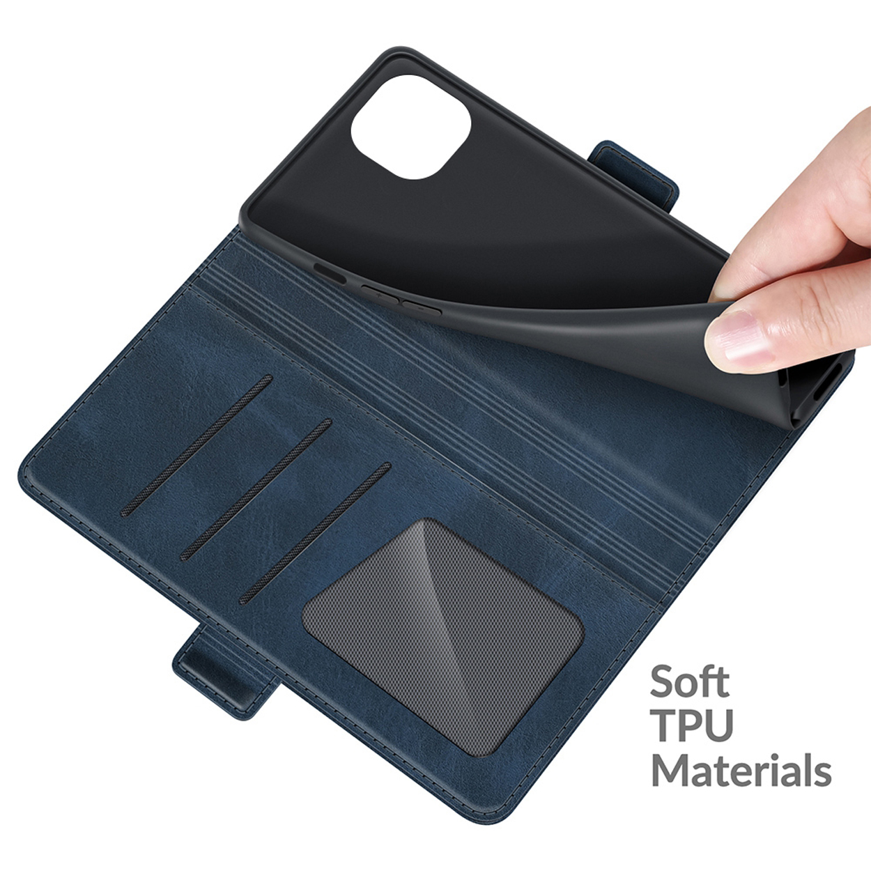 Hand houdt een blauwe telefoonhoes vast, onthult de binnenzak en de tekst 'Soft TPU Materials'.