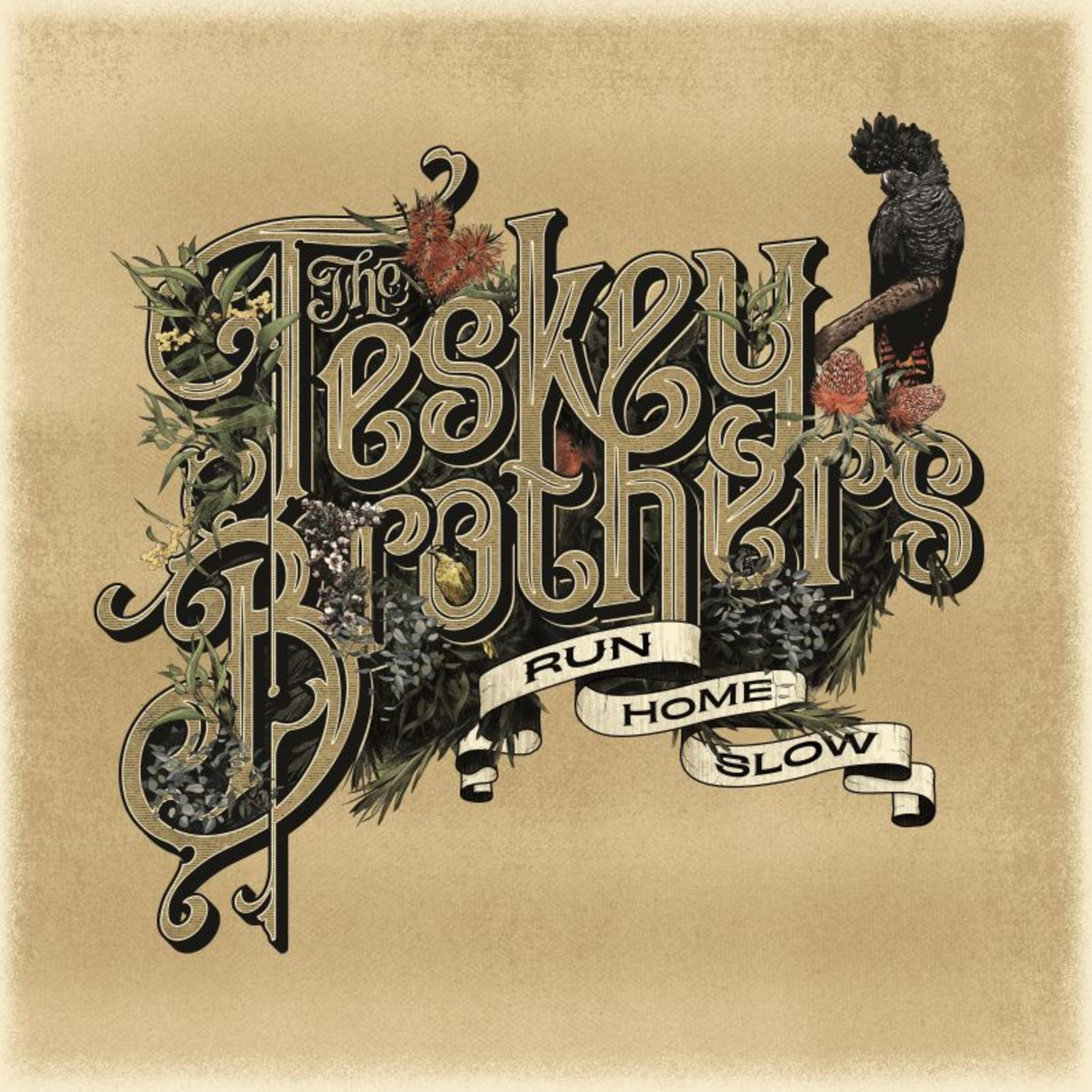 Albumhoes: Het logo van The Teskey Brothers met bloemen en vogels op een beige achtergrond.