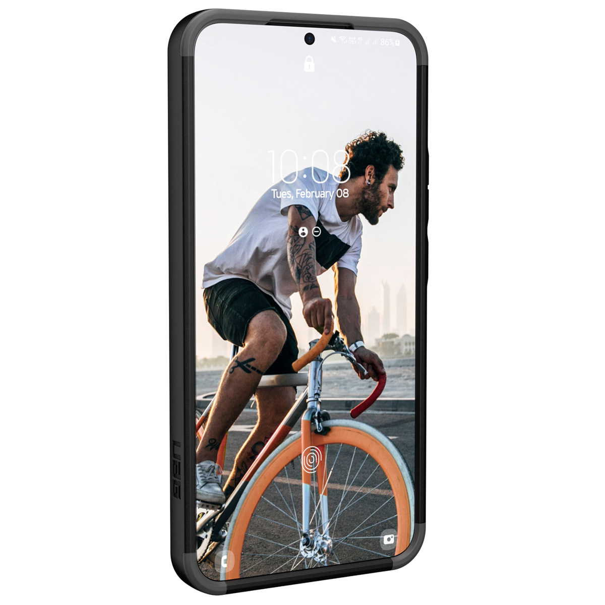 Ein Telefon in einer Hülle zeigt einen Mann, der Fahrrad fährt. Die Uhrzeit ist 10:03.