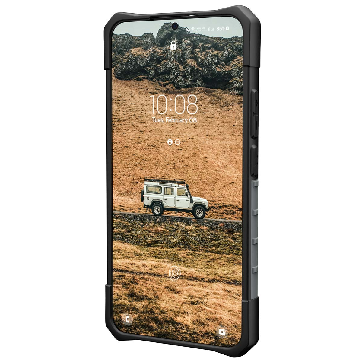 Ein Telefon mit Hülle, das eine Landschaft mit einem Auto und der Uhrzeit zeigt.