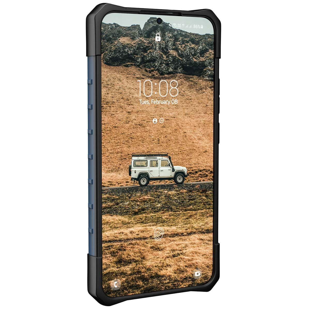 Ein Telefon mit schwarzer Hülle, das eine Landschaft anzeigt, mit Uhrzeit und Datum.