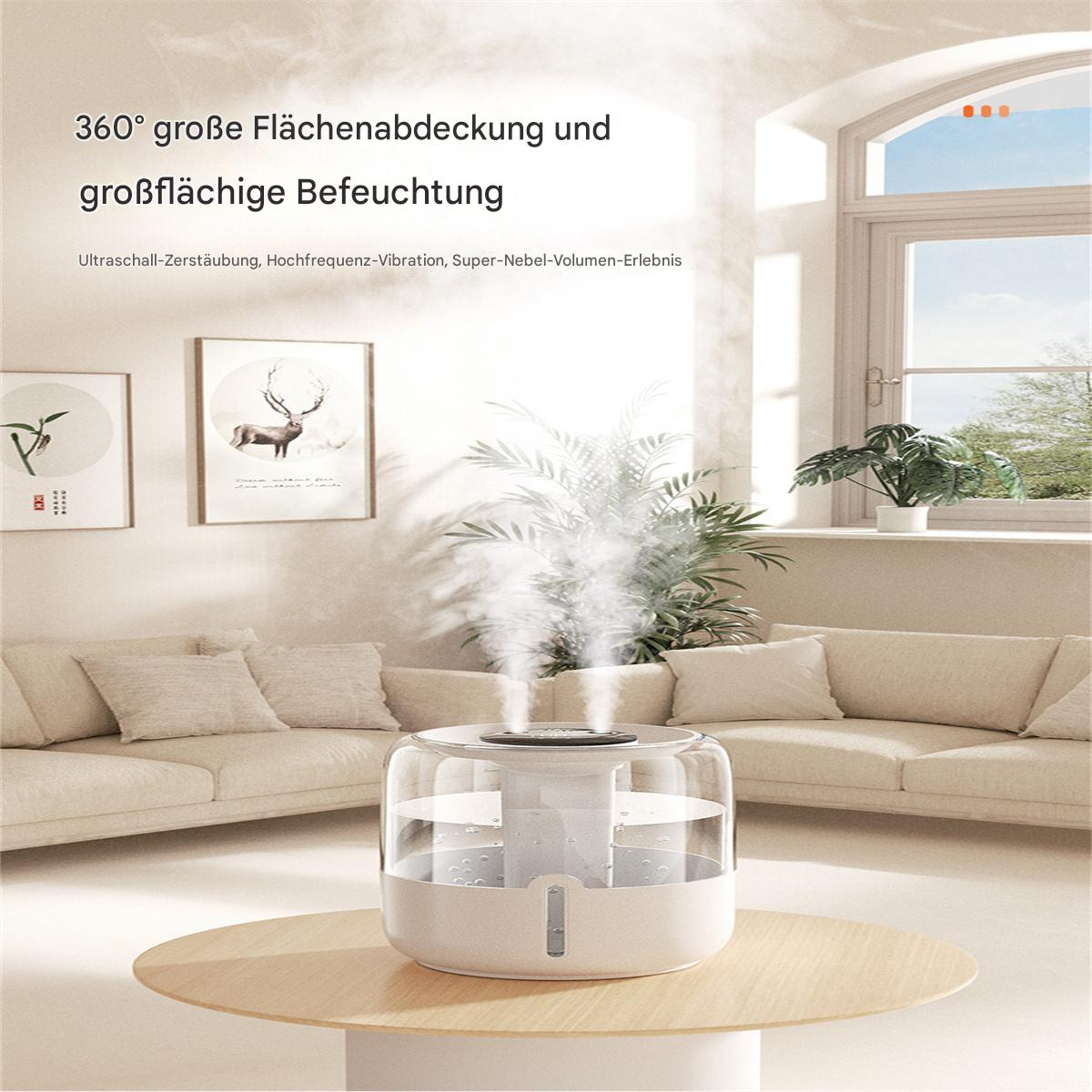 Ein weißer und transparenter Luftbefeuchter auf einem Tisch, mit aufsteigendem Dampf. Im Hintergrund sind zwei Gemälde und ein Sofa.