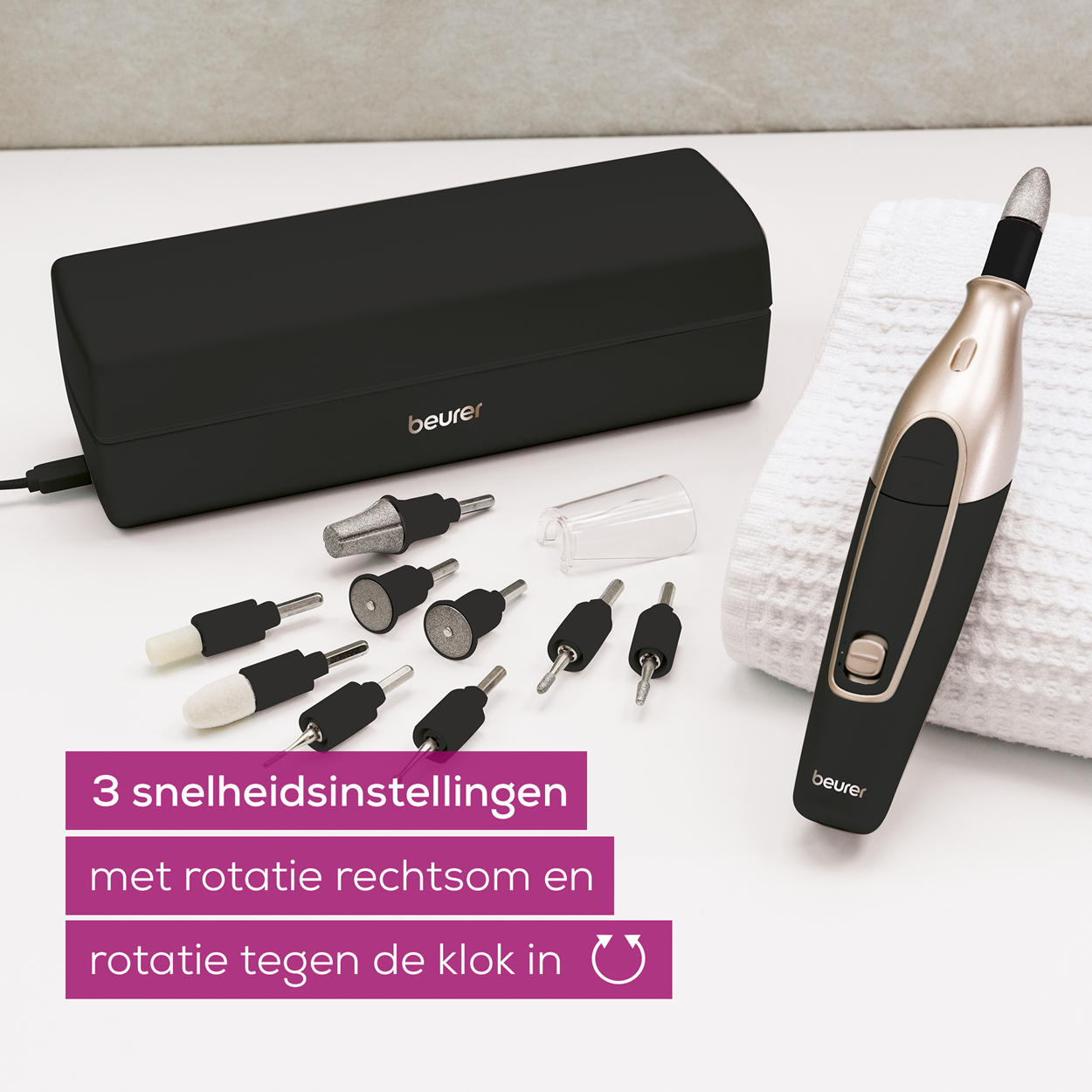 Set per manicure su una superficie bianca. Viene mostrata una custodia nera, un trapano per unghie e vari accessori.