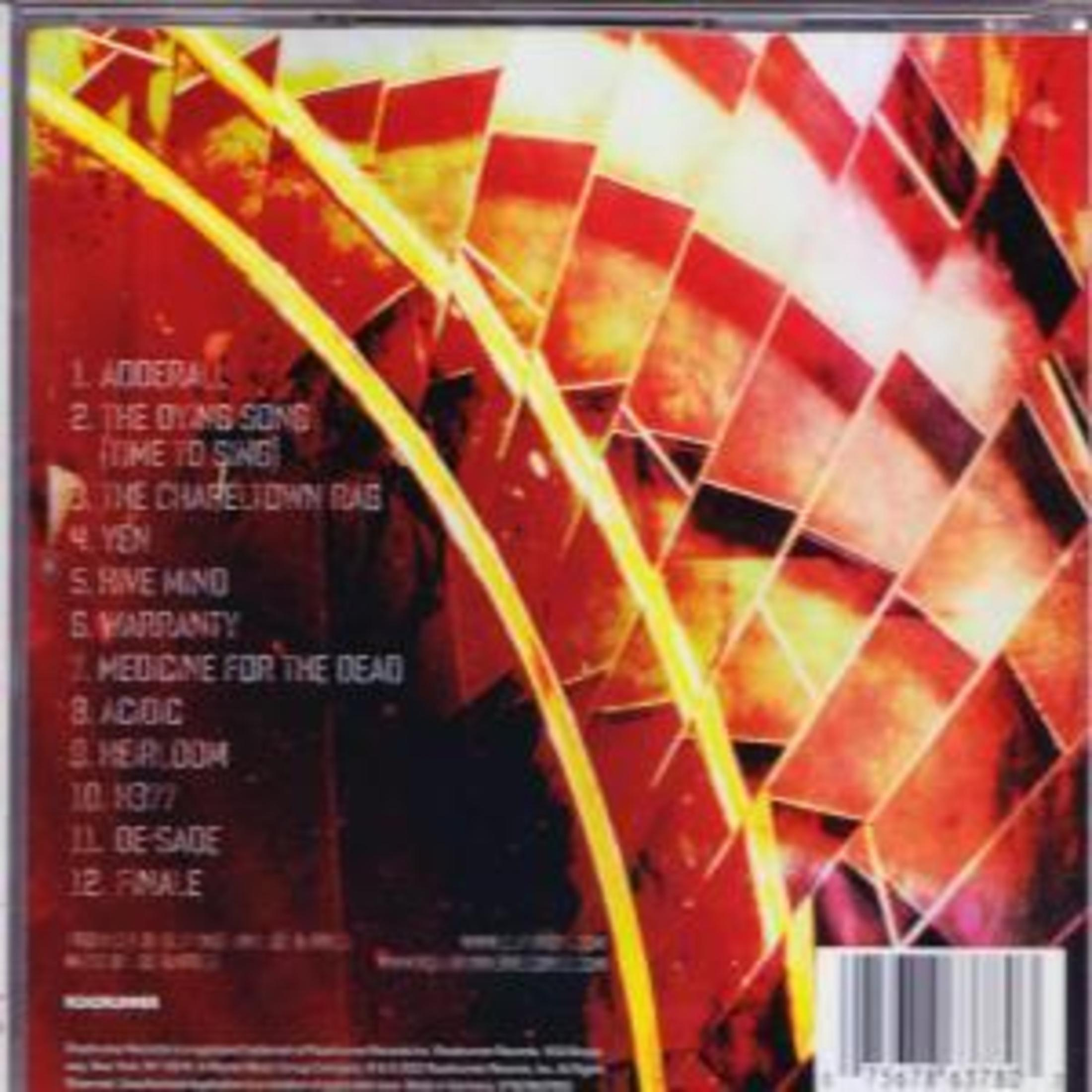 Copertina CD: Design astratto rosso e giallo con elenco tracce.