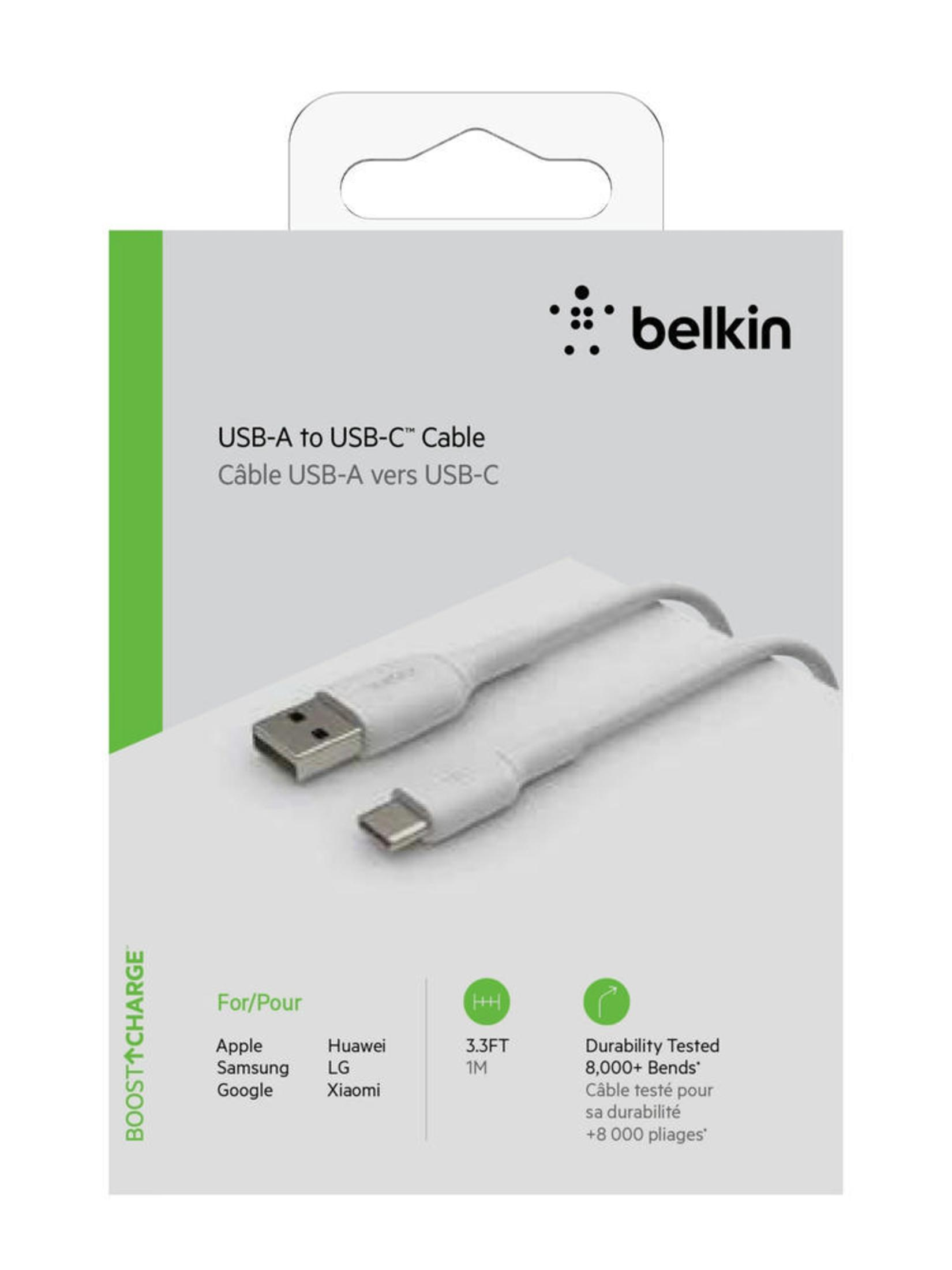 Biały kabel USB-A do USB-C Belkin w opakowaniu, z informacjami i logo.