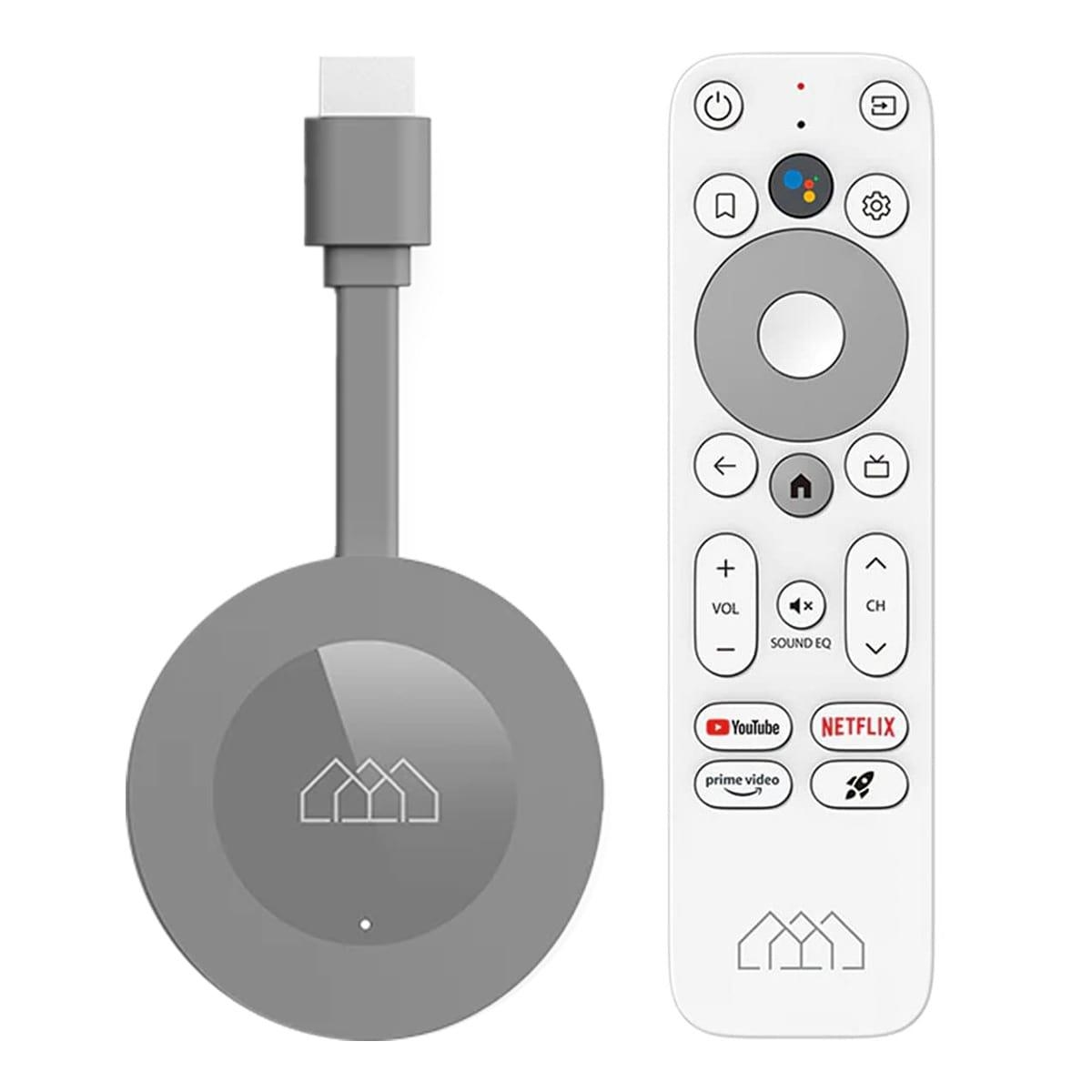 Ein graues Streaming-Gerät und eine weiße Fernbedienung. Die Fernbedienung hat Knöpfe und ein Google-Logo.
