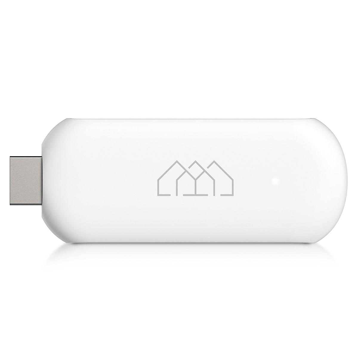 Weißer, rechteckiger USB-C-Adapter mit Logo. Ein kleines Licht ist vorhanden.