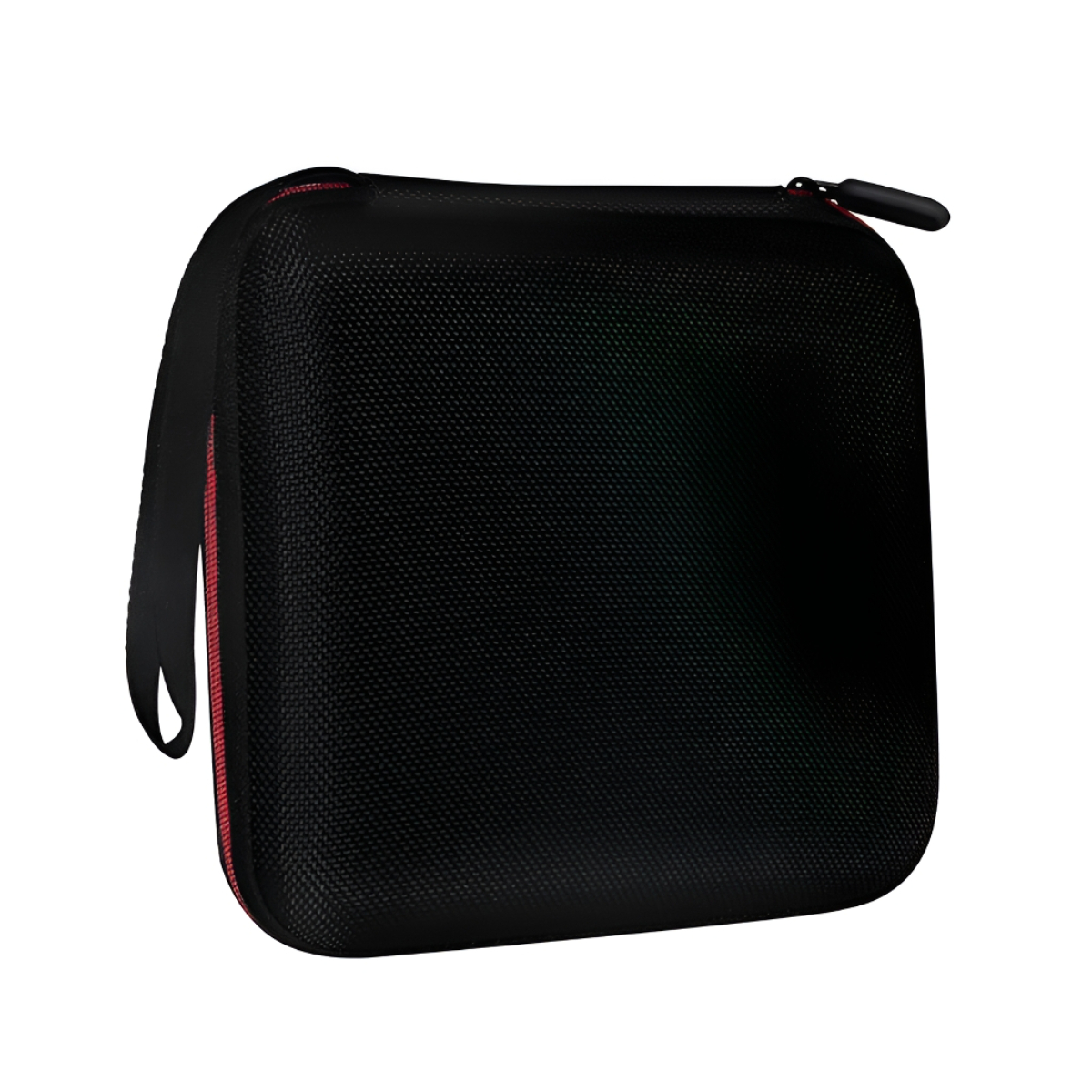 Schwarzes, quadratisches Etui mit roter Einfassung und schwarzem Riemen.