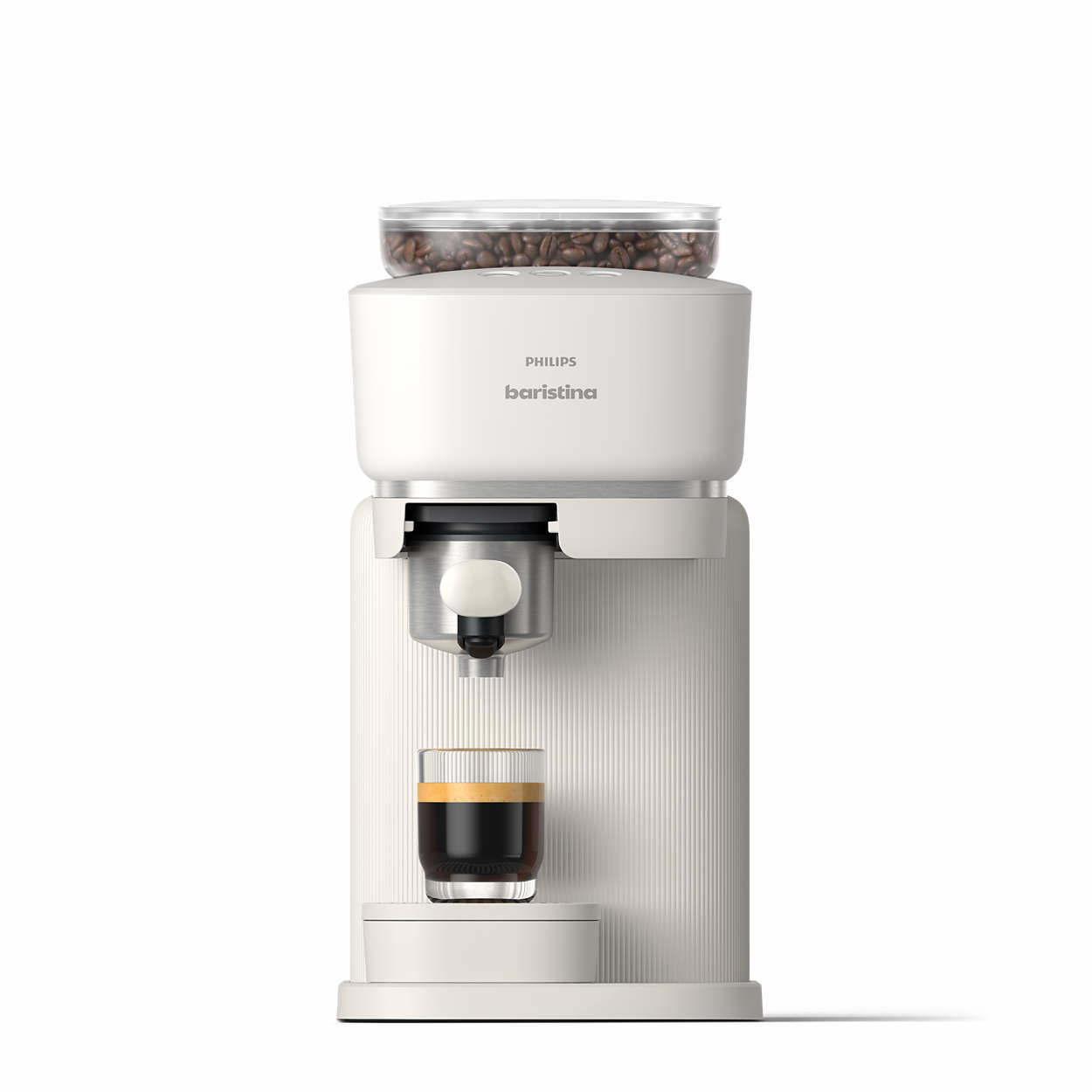 Cafetera blanca con granos de café, café expreso.