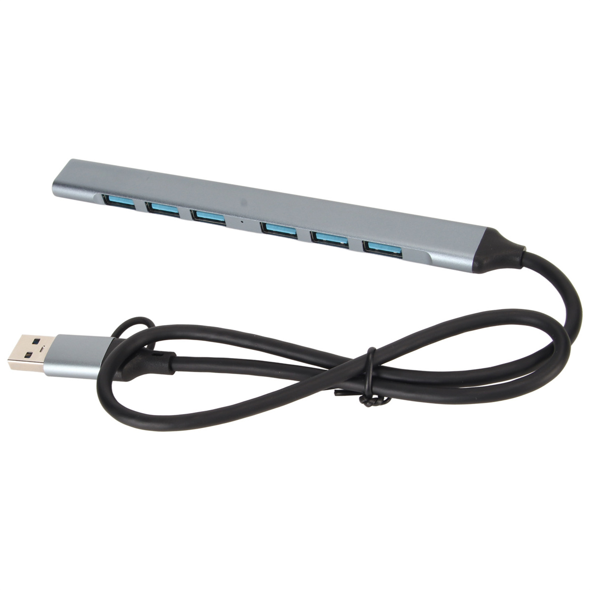 Silberner USB-Hub mit 7 Anschlüssen und einem schwarzen Kabel. Der Hub ist auf weißem Hintergrund.