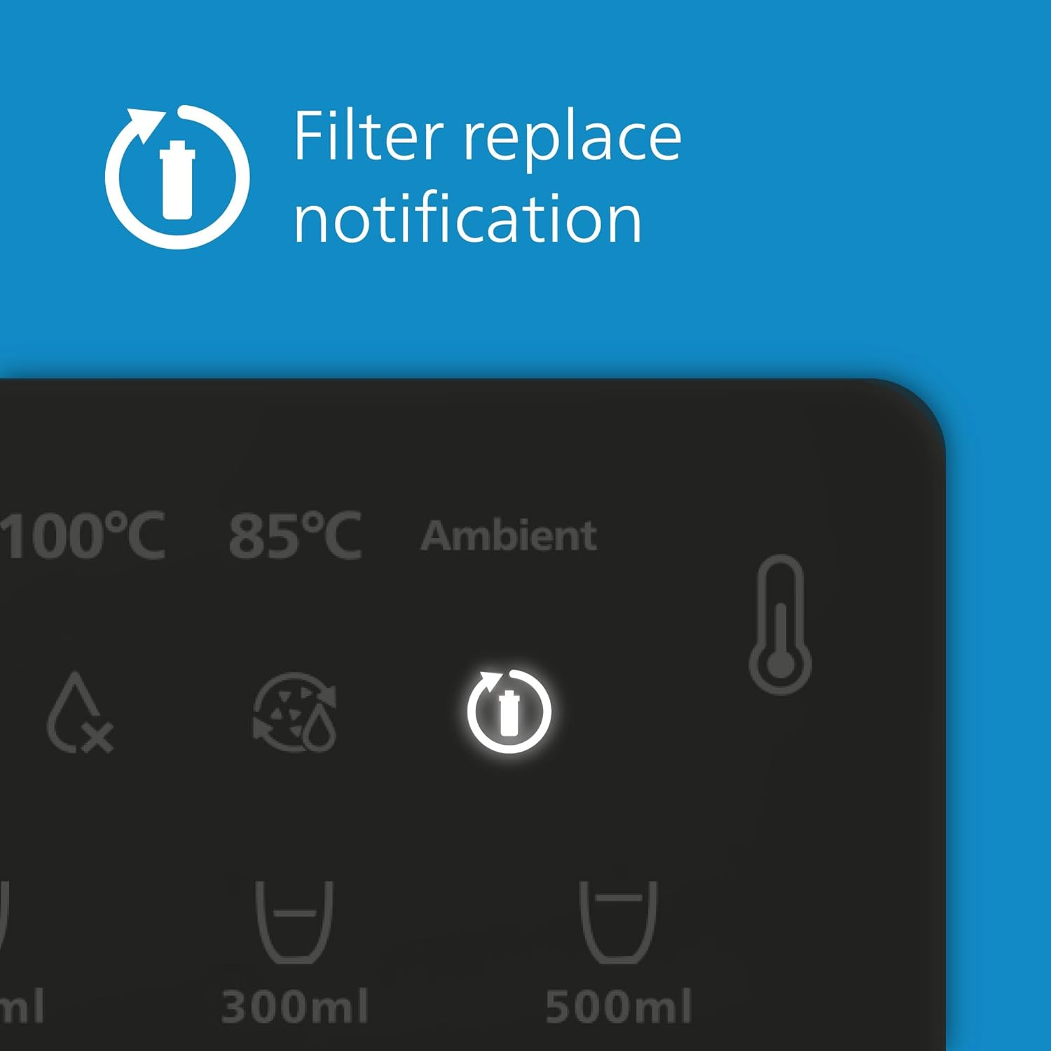 Nahaufnahme eines schwarzen Digitaldisplays mit Symbolen und einer Batteriestandsanzeige mit dem Text 'Filterwechsel-Benachrichtigung'.