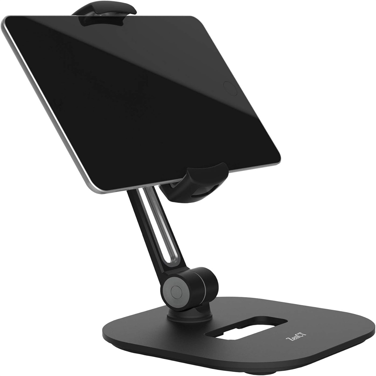 Schwarzes Tablet auf einem Tablet-Ständer, abgewinkelt, auf weißem Hintergrund.