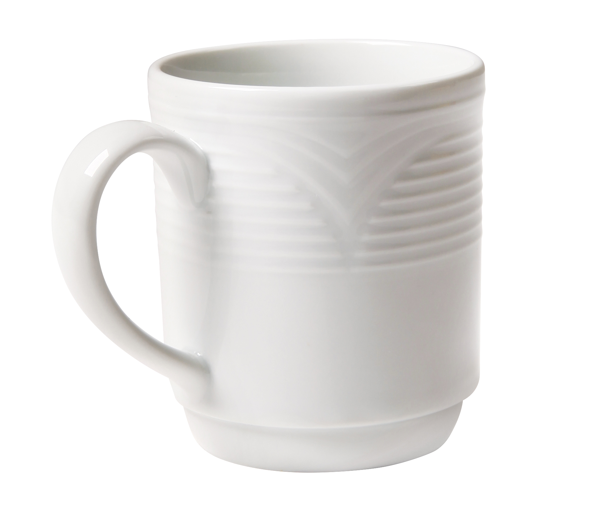 Una tazza bianca con manico su sfondo bianco.