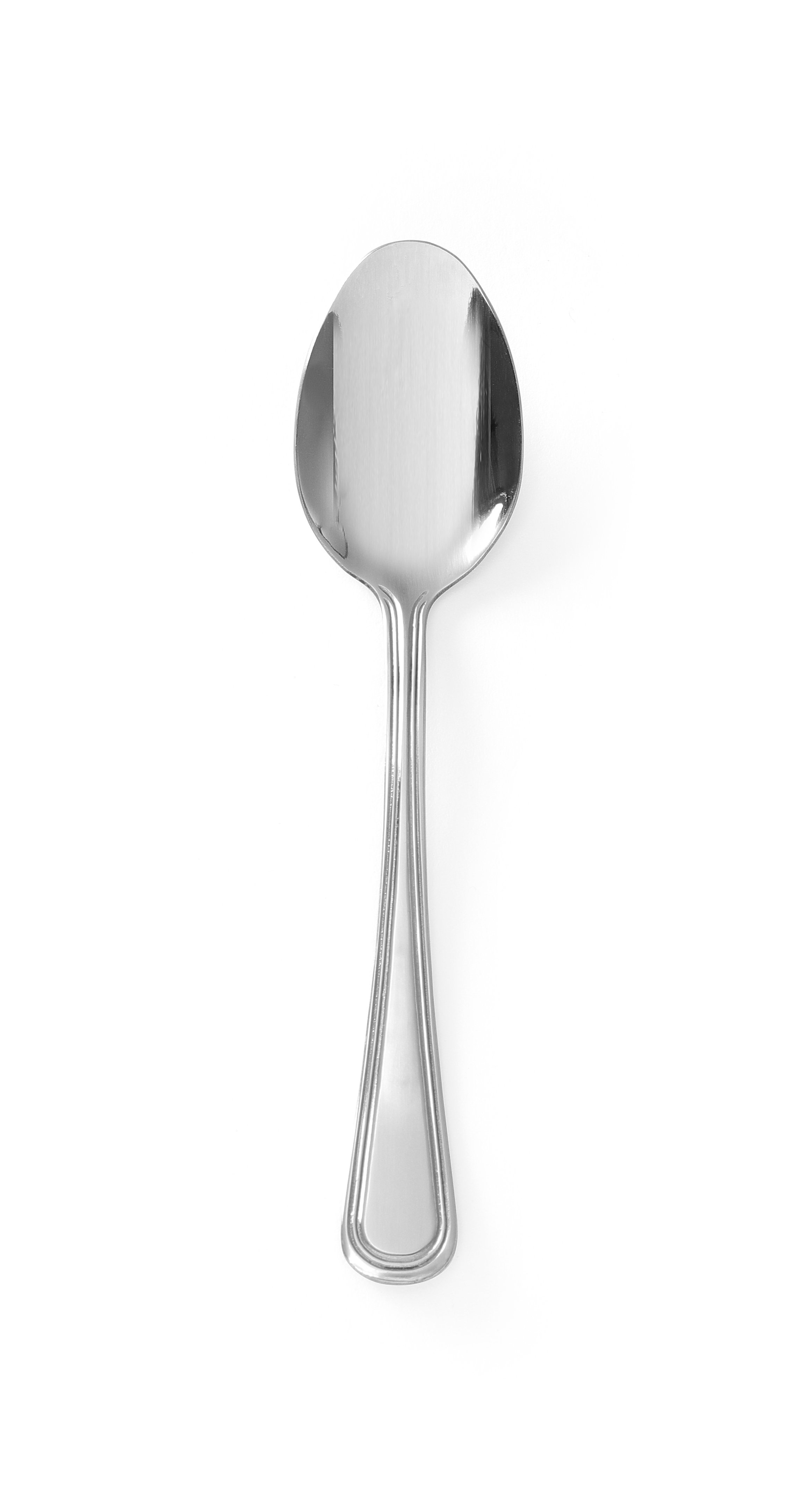 Un cucchiaio d'argento su sfondo bianco.