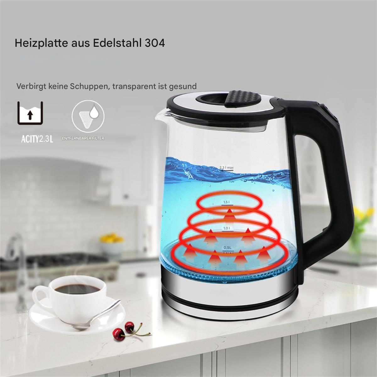Elektrischer Glaskessel mit Wasser. Rote Heizlinien, Kaffeetasse. Küchenhintergrund.
