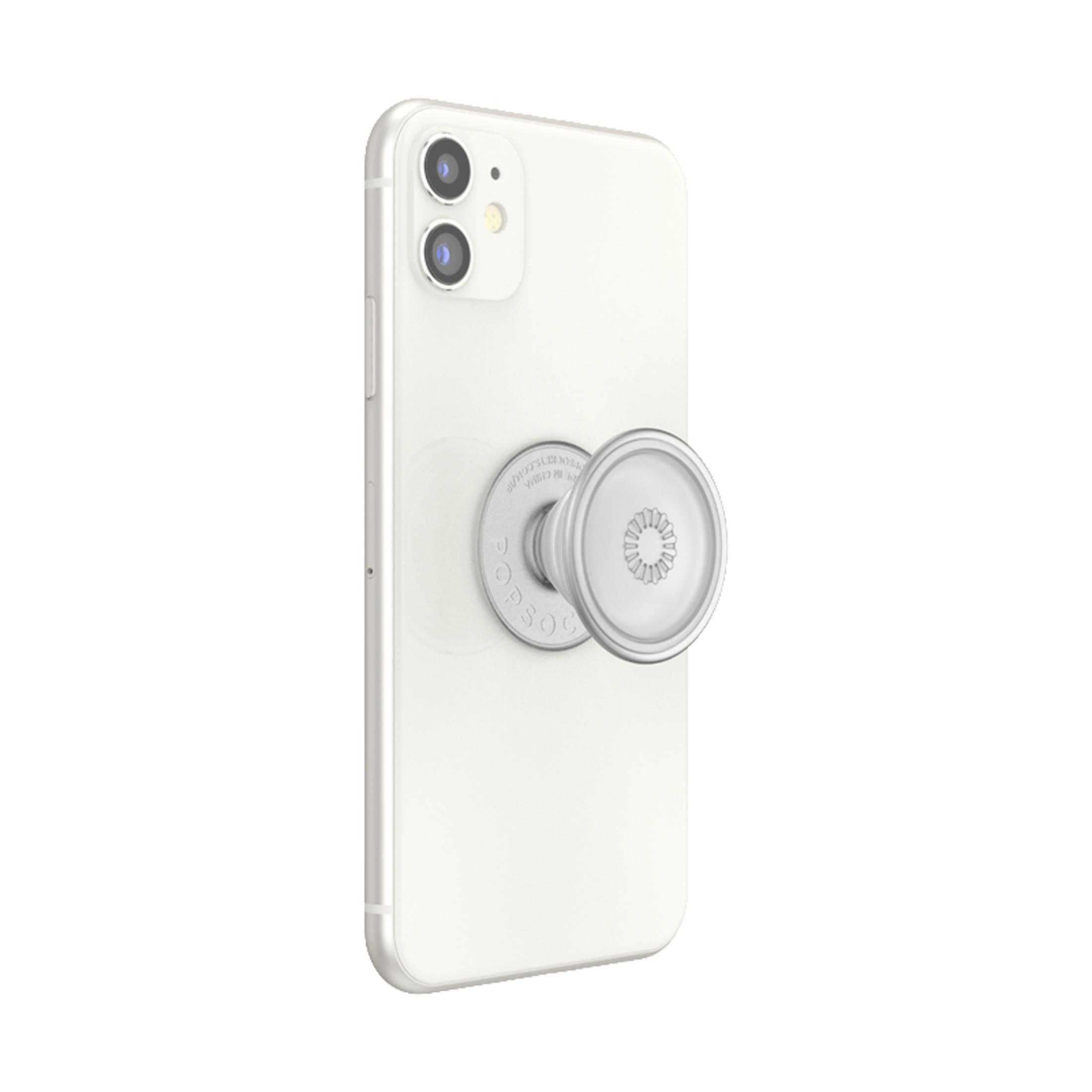 Weißes Telefon mit einem grauen PopSocket auf der Rückseite, vor weißem Hintergrund.