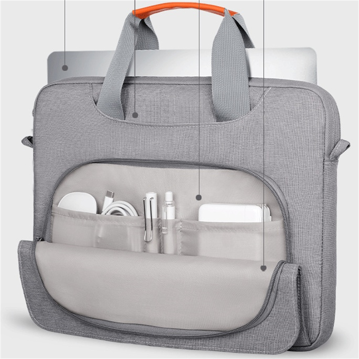 Eine graue Laptoptasche, mit einer offenen Tasche, die einen Laptop, einen Stift und Zubehör zeigt.