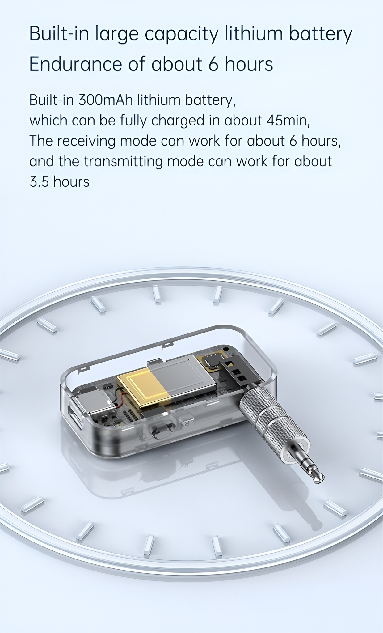 Nahaufnahme eines kleinen elektronischen Geräts mit silbernem Stecker. Text auf dem Gerät.
