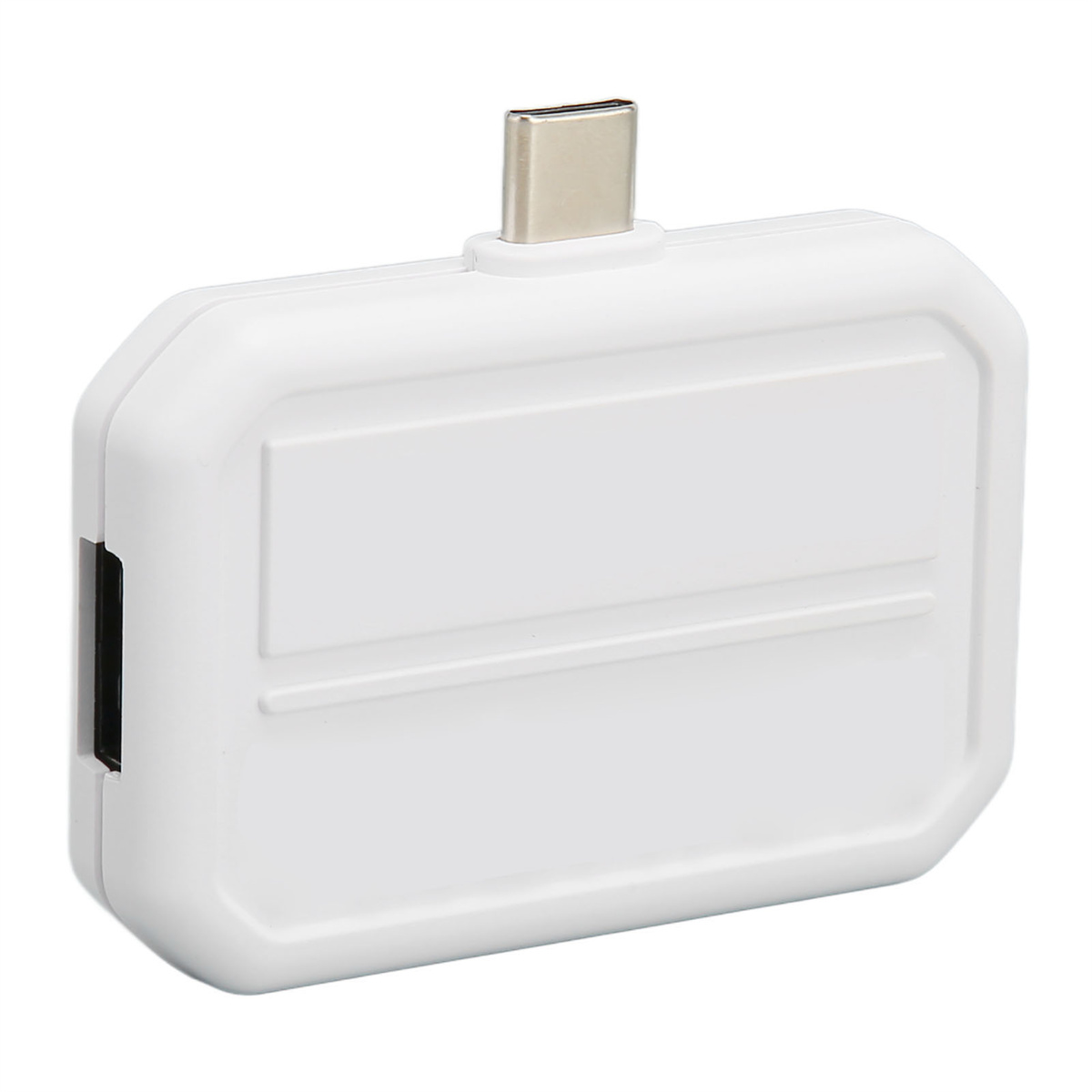 Weißer, rechteckiger USB-C-Adapter mit rechteckigem Gehäuse, isoliert auf weißem Hintergrund.