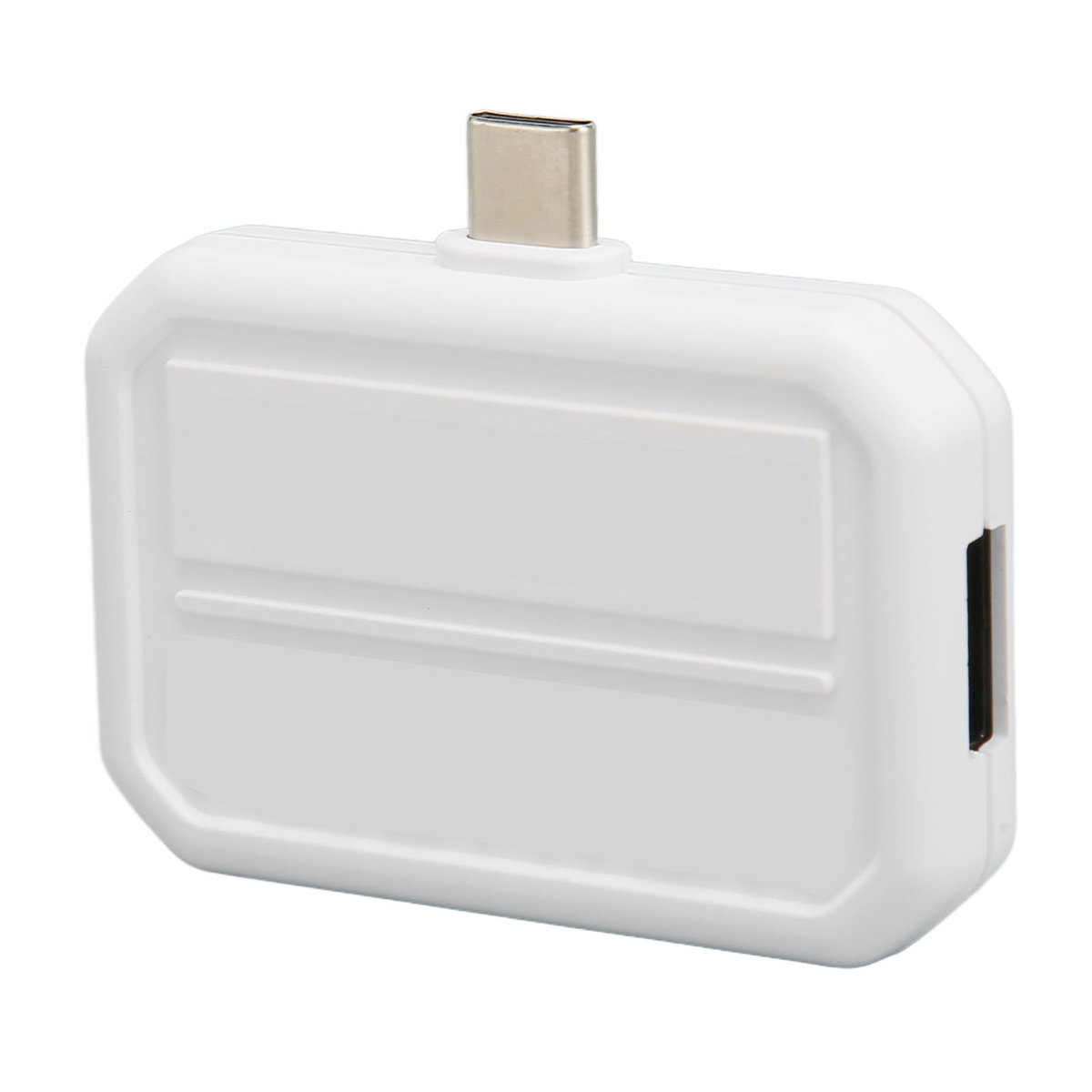 Weißer USB-C-Adapter. Rechteckige Form mit Anschluss oben und seitlichem Schlitz.