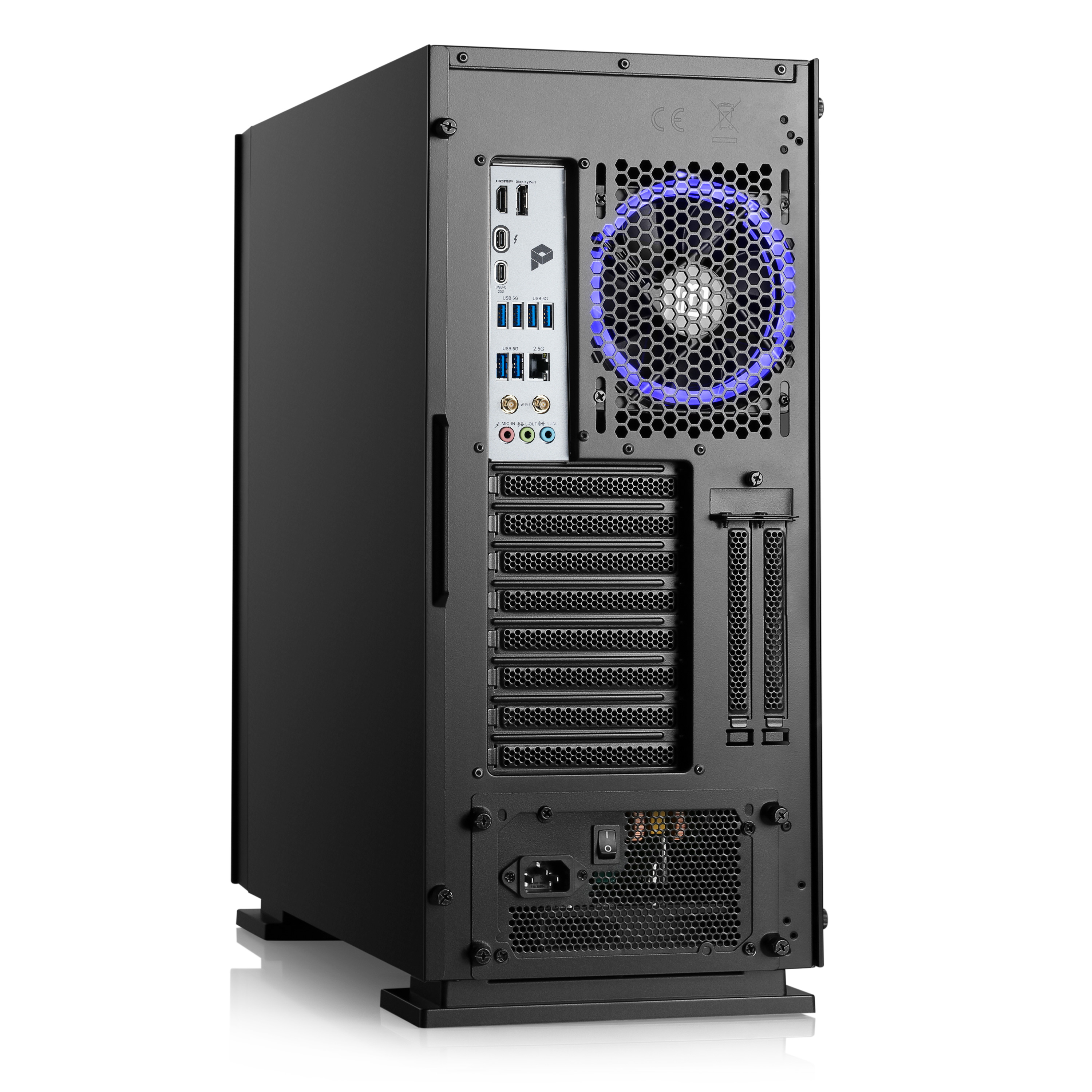 Schwarze Computergehäuse-Rückseite mit Lüfter, Anschlüssen und Netzteil. Weißer Hintergrund.