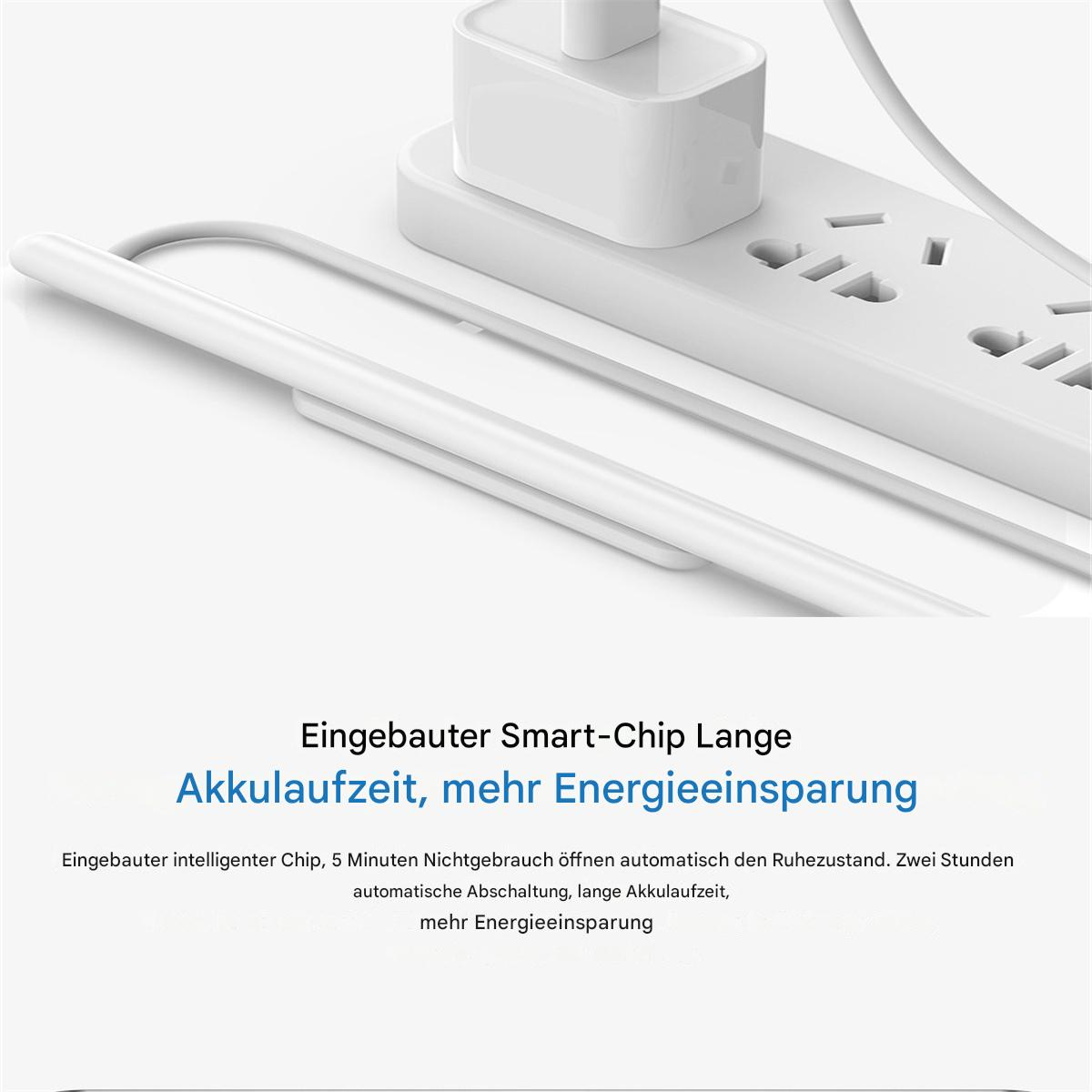 Steckdosenleiste mit Text über Energieeinsparung. Weißer und grauer Hintergrund.