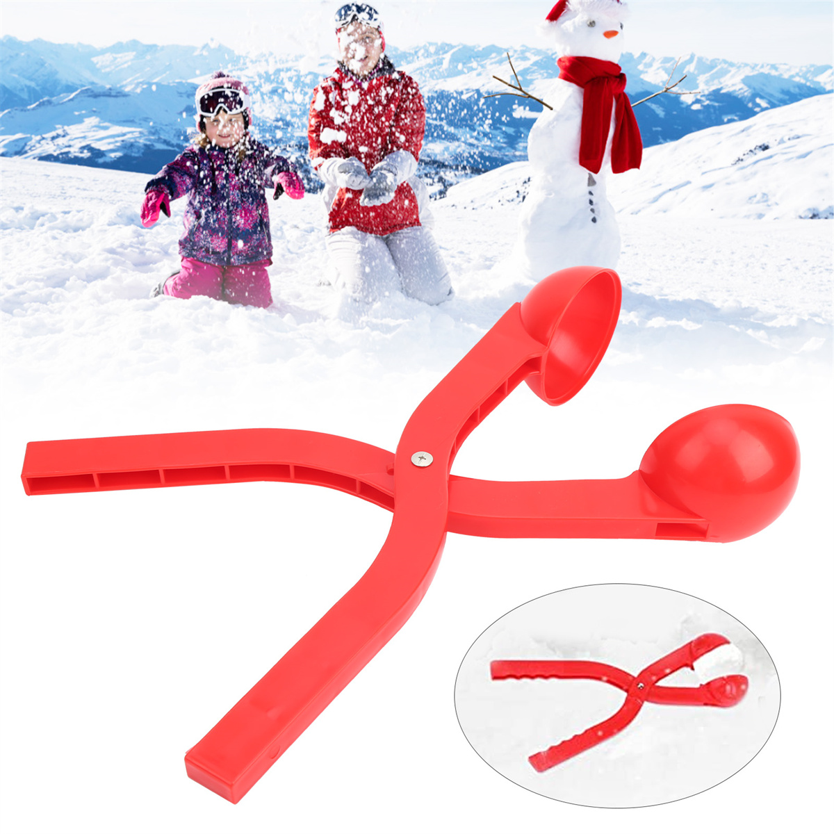 Ein roter Schneeballmacher im Schnee mit Kindern und einem Schneemann im Hintergrund.
