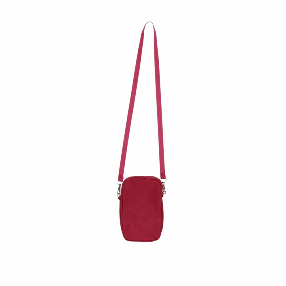 Borsa a tracolla rossa con una lunga cinghia. Sfondo bianco.