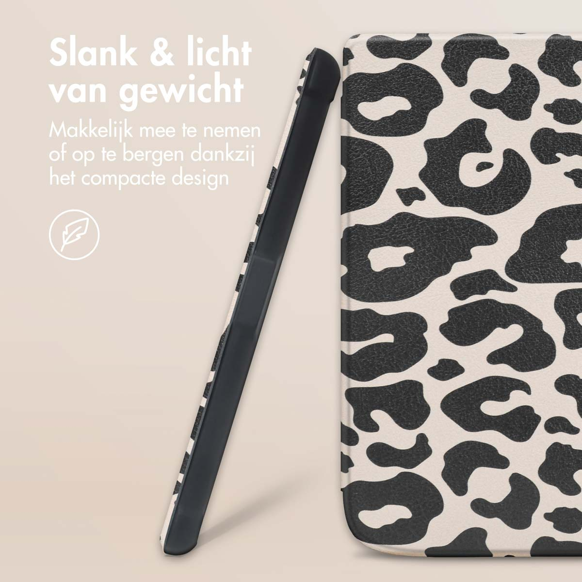 Gros plan sur une coque de téléphone avec un motif léopard. Elle est noire et blanche.