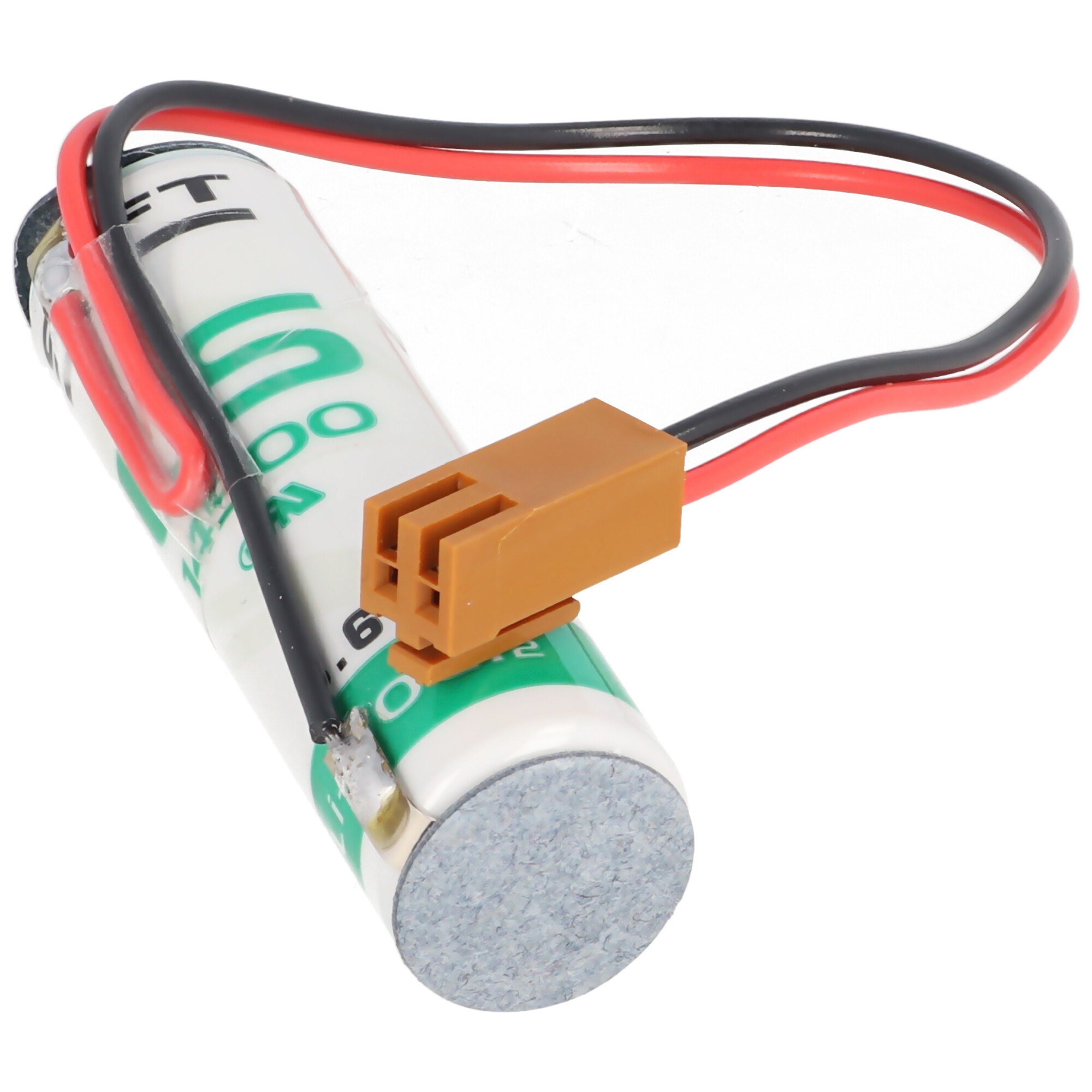 Eine weiße und grüne Batterie mit schwarzen und roten Drähten und einem braunen Stecker.